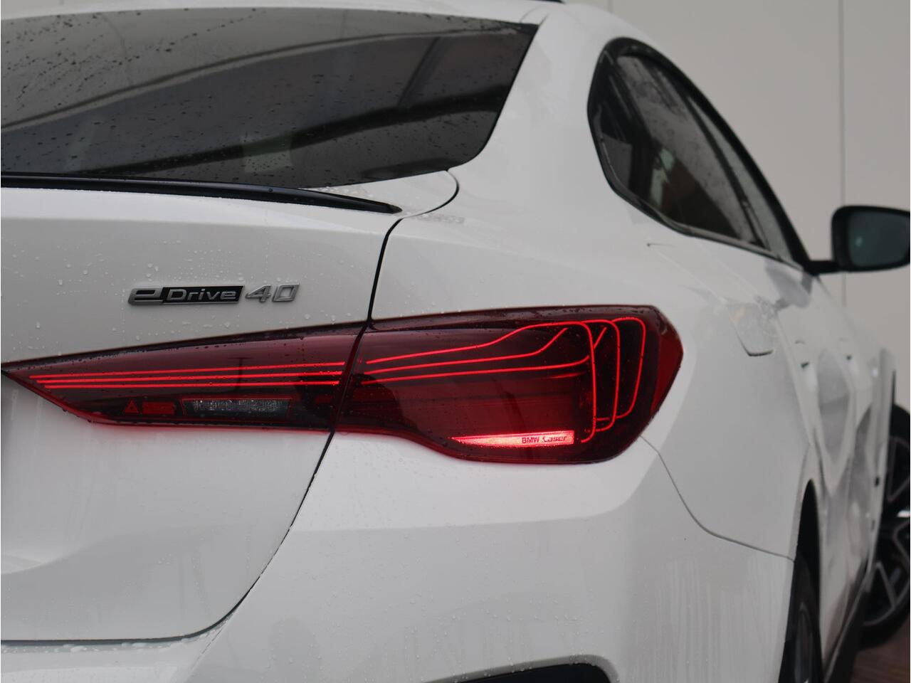 BMW i4 eDrive40 M Sport Edition 84 kWh M Sportpakket Pro/ Stuurwielrand verwarmd/ Comfort Access/ Elektrische Trekhaak/ Stoelverwarming/ Harman-Kardon/ Driving Assistant Professional/