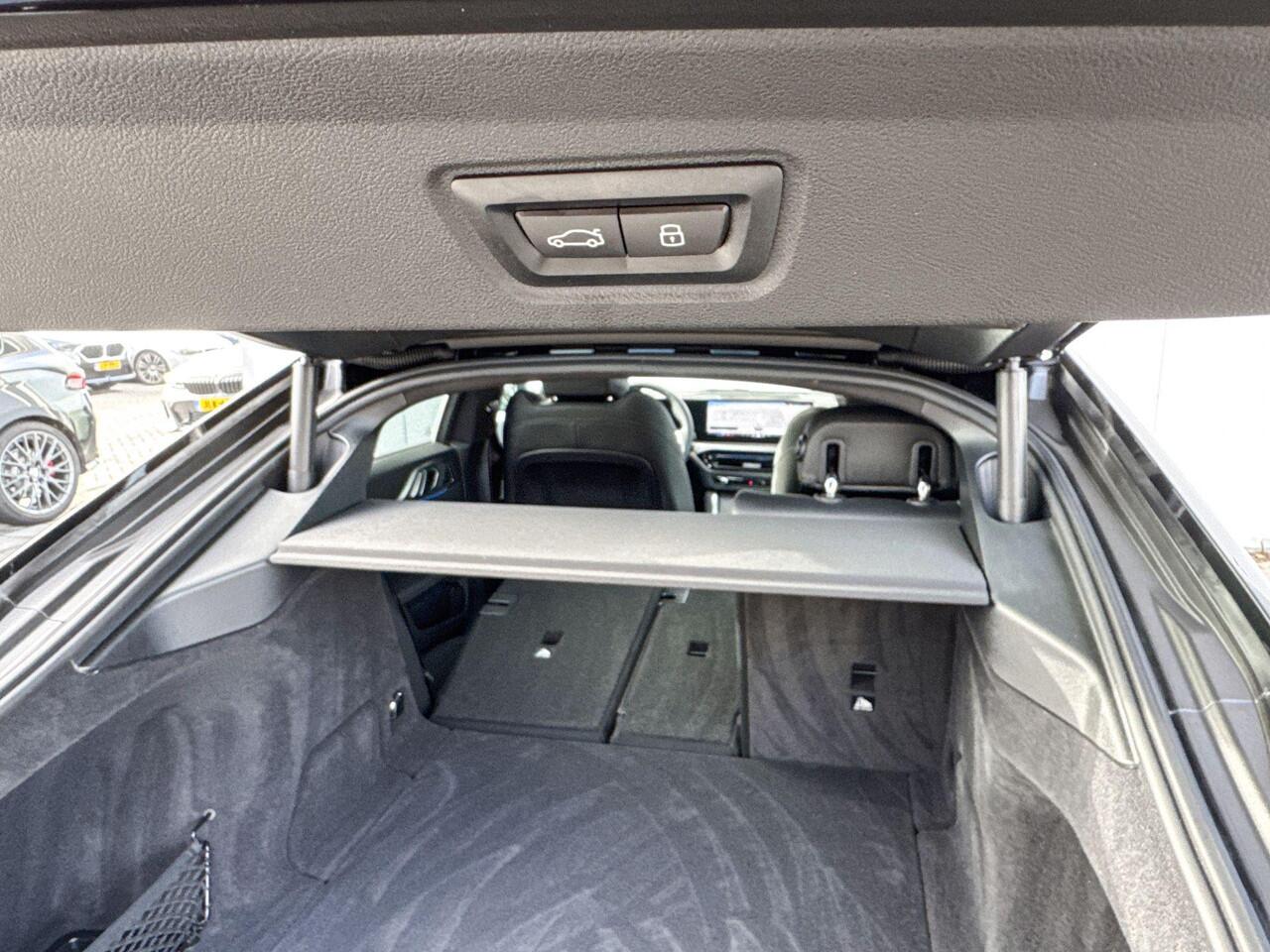 BMW i4 eDrive35 M Sport Edition Stuurwielrand verwarming / 19'' / Schuifdak