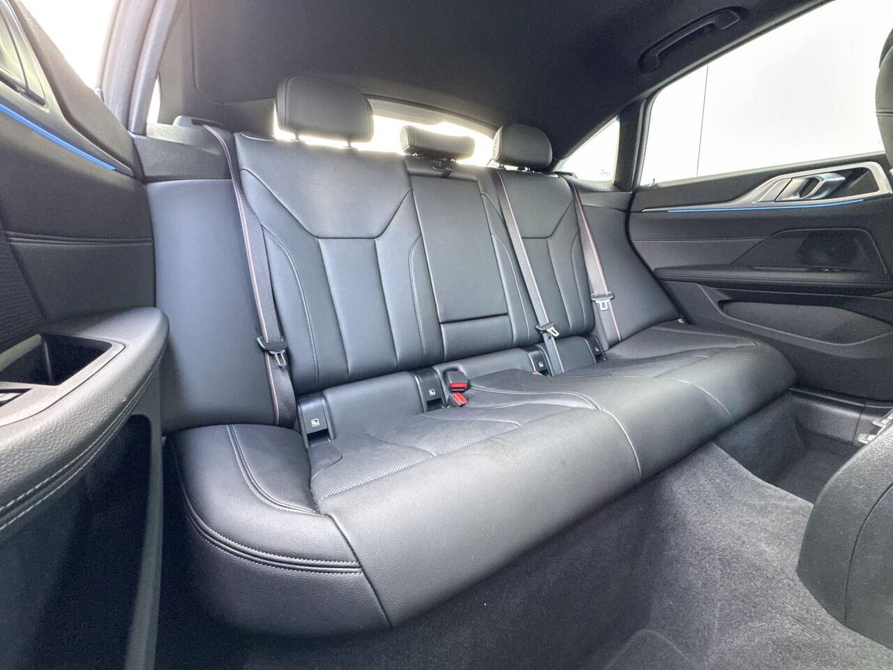 BMW i4 eDrive35 M Sport Edition Stuurwielrand verwarming / 19'' / Schuifdak