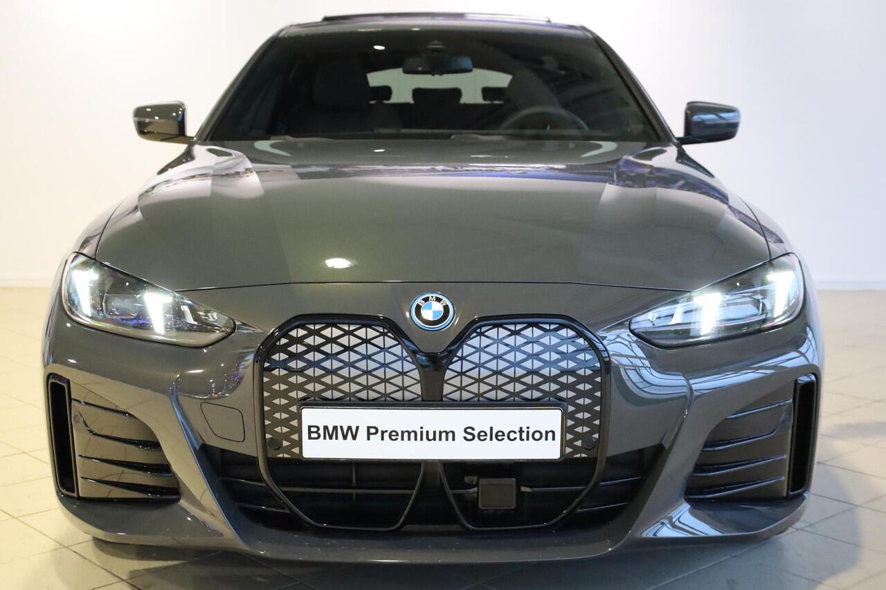 BMW i4 eDrive40 | M Sportpakket Pro | Schuif-kantel dak | Keyless | Active Cruise Control