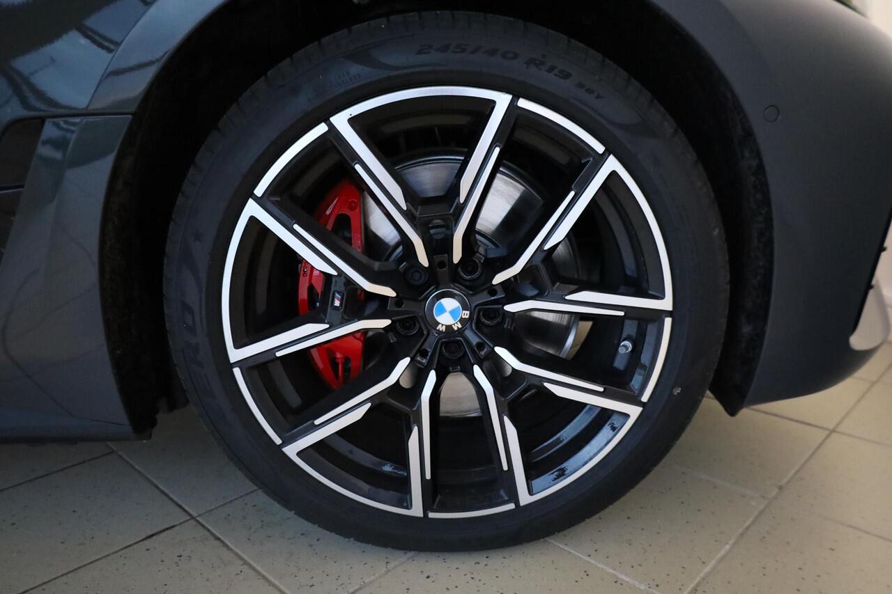 BMW i4 eDrive40 | M Sportpakket Pro | Schuif-kantel dak | Keyless | Active Cruise Control