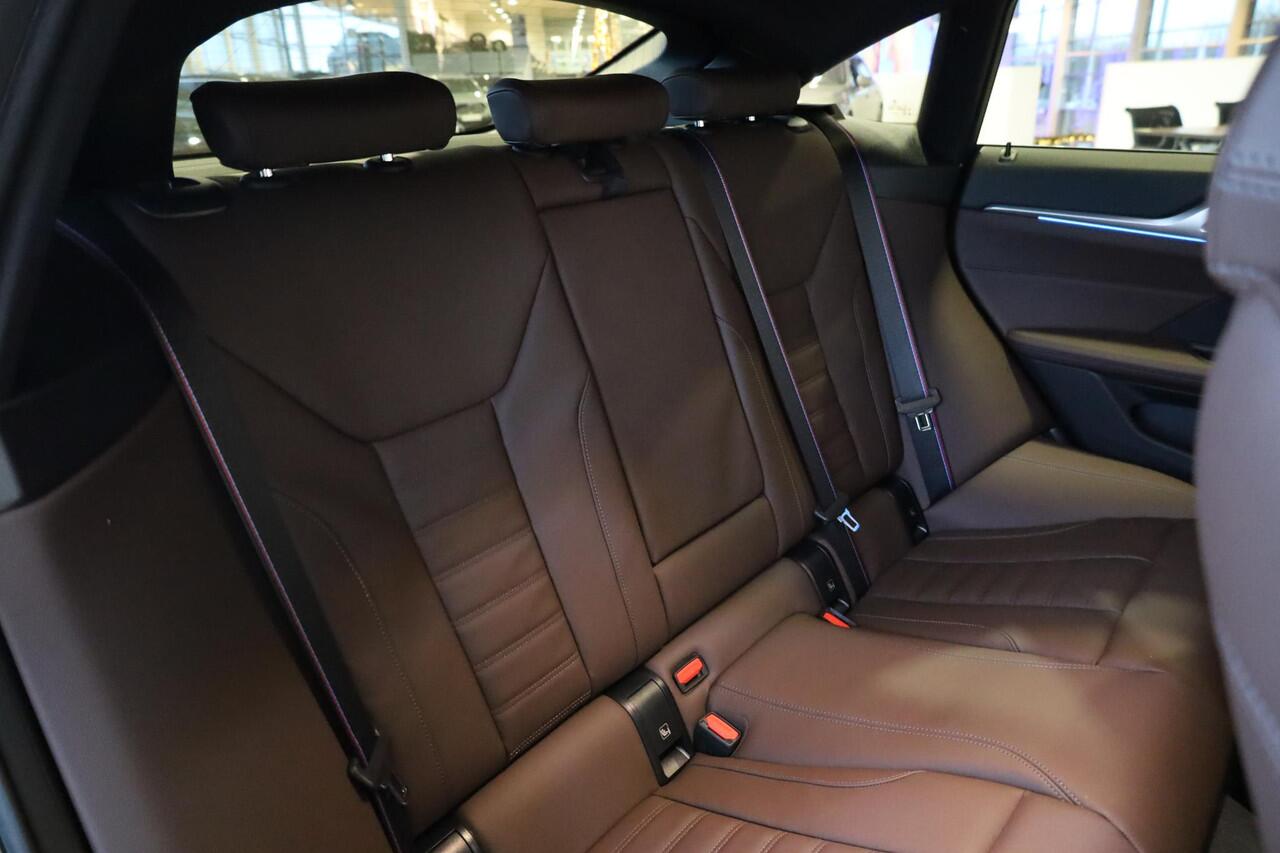 BMW i4 eDrive40 | M Sportpakket Pro | Schuif-kantel dak | Keyless | Active Cruise Control