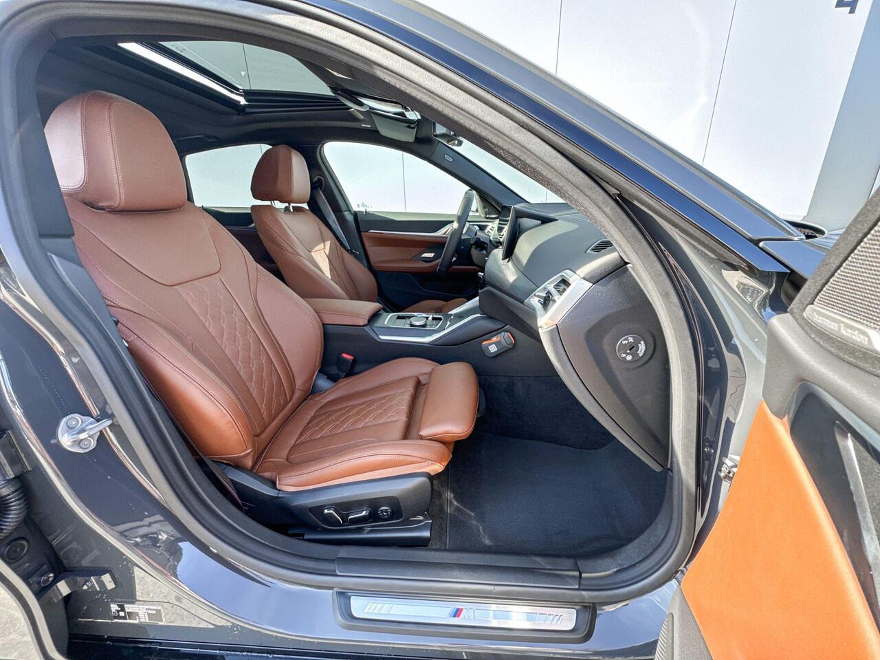 BMW i4 eDrive40 M Sport Edition / Head Up Display / Driving Assistant / Comfort Access / Adaptieve LED lampen / Glazen dak / Parking Assistant Plus | ElectricDeals