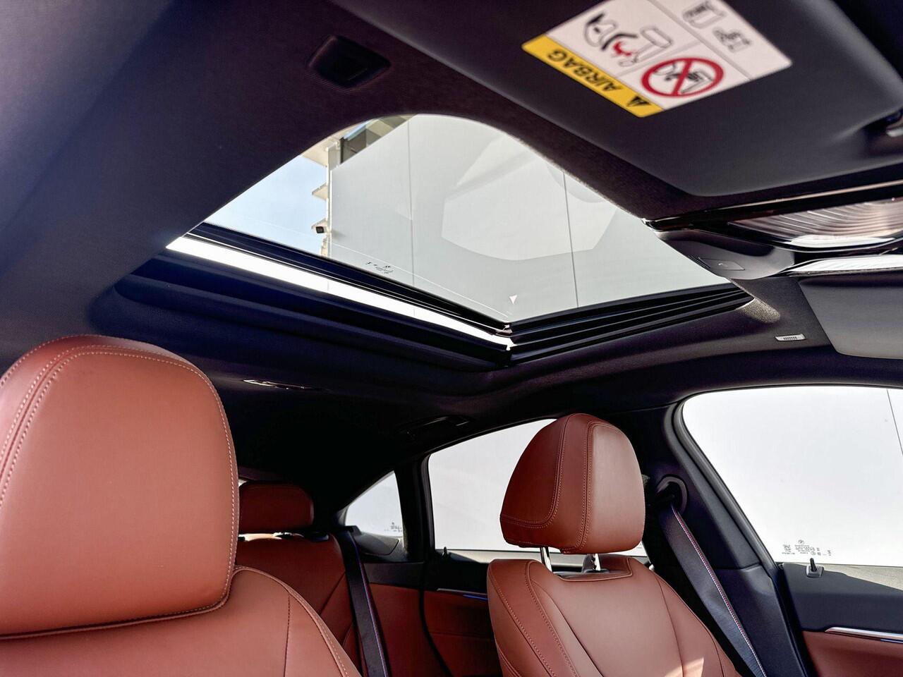 BMW i4 eDrive40 M Sport Edition / Head Up Display / Driving Assistant / Comfort Access / Adaptieve LED lampen / Glazen dak / Parking Assistant Plus | ElectricDeals