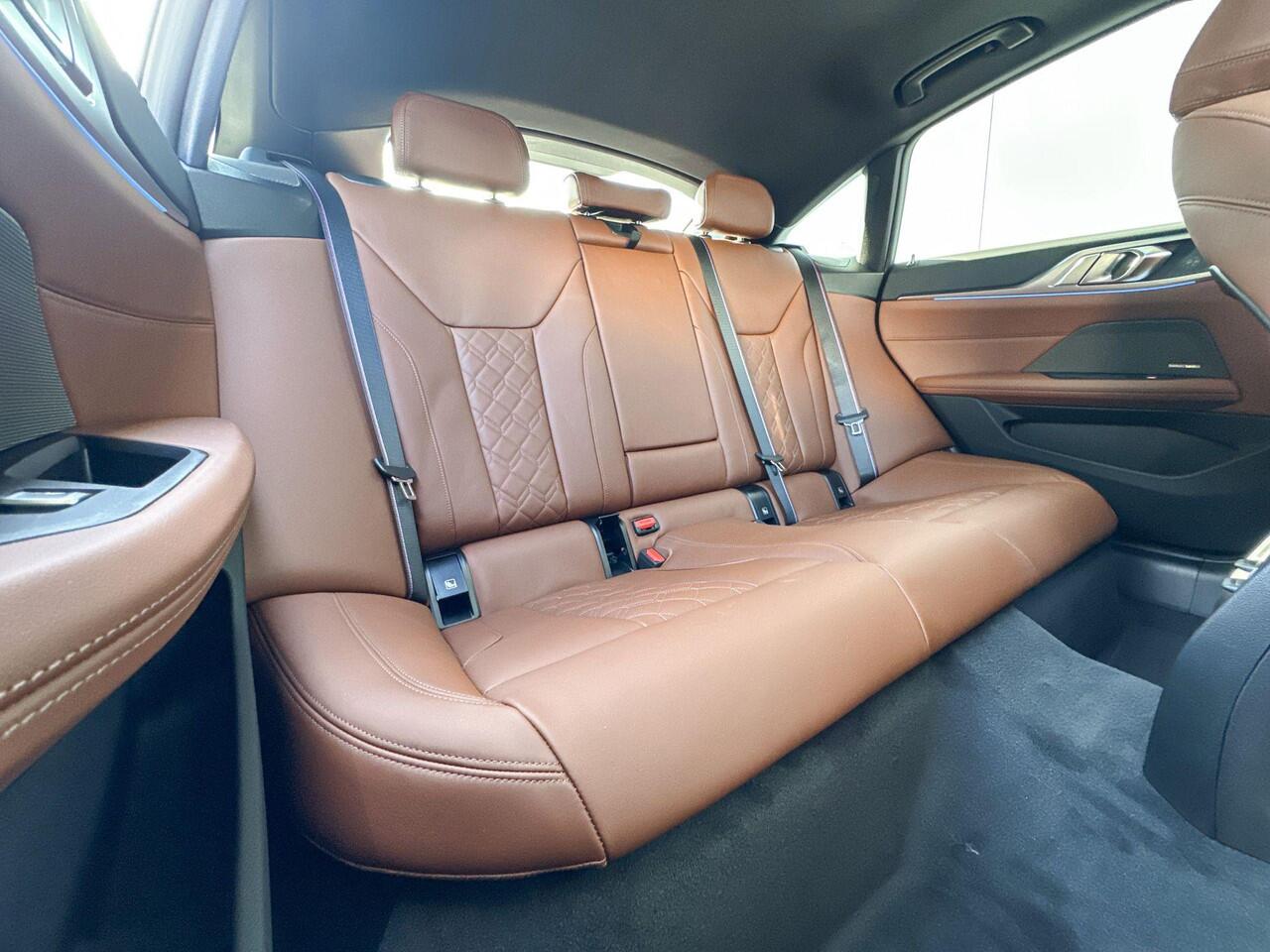 BMW i4 eDrive40 M Sport Edition / Head Up Display / Driving Assistant / Comfort Access / Adaptieve LED lampen / Glazen dak / Parking Assistant Plus | ElectricDeals