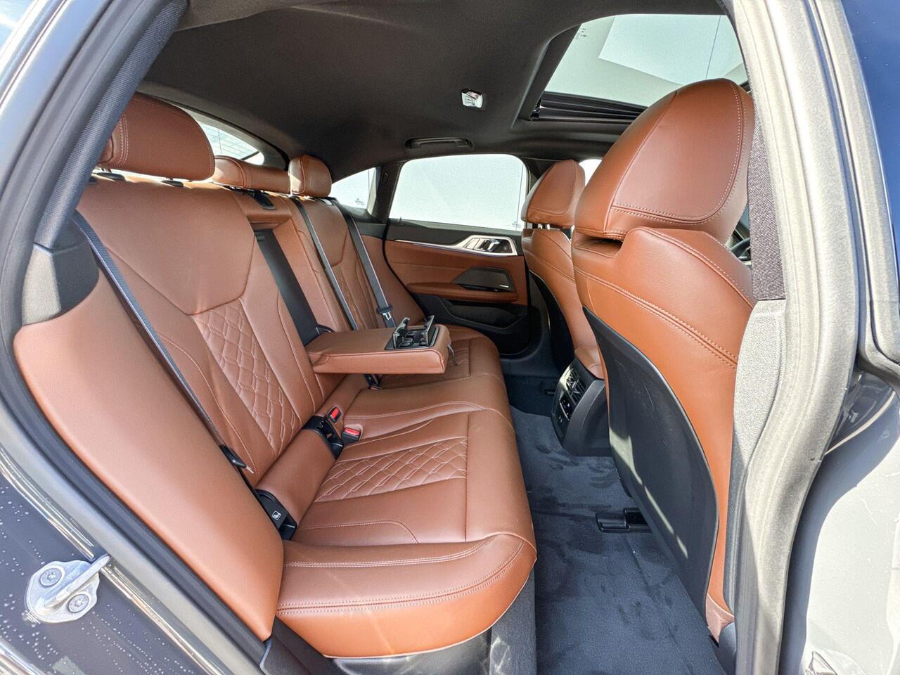 BMW i4 eDrive40 M Sport Edition / Head Up Display / Driving Assistant / Comfort Access / Adaptieve LED lampen / Glazen dak / Parking Assistant Plus | ElectricDeals