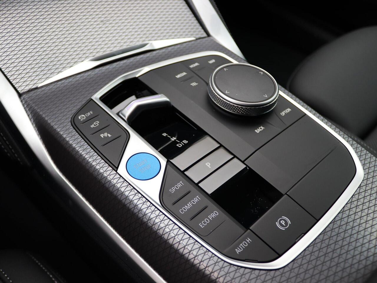 BMW i4 eDrive35 M Sportpakket | M Sport Edition | Innovation Pack | Comfort Pack | Stuurwielrand Verwarmd | Trekhaak | Active Cruise Control | DAB | HiFi | 18'' | Ekris Selection