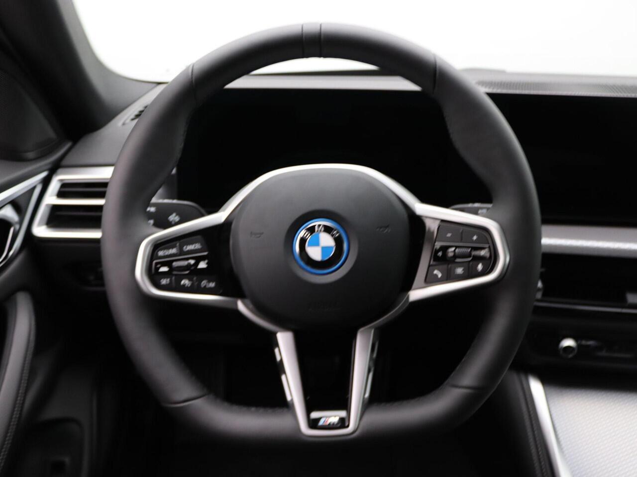 BMW i4 eDrive35 M Sportpakket | M Sport Edition | Innovation Pack | Comfort Pack | Stuurwielrand Verwarmd | Trekhaak | Active Cruise Control | DAB | HiFi | 18'' | Ekris Selection