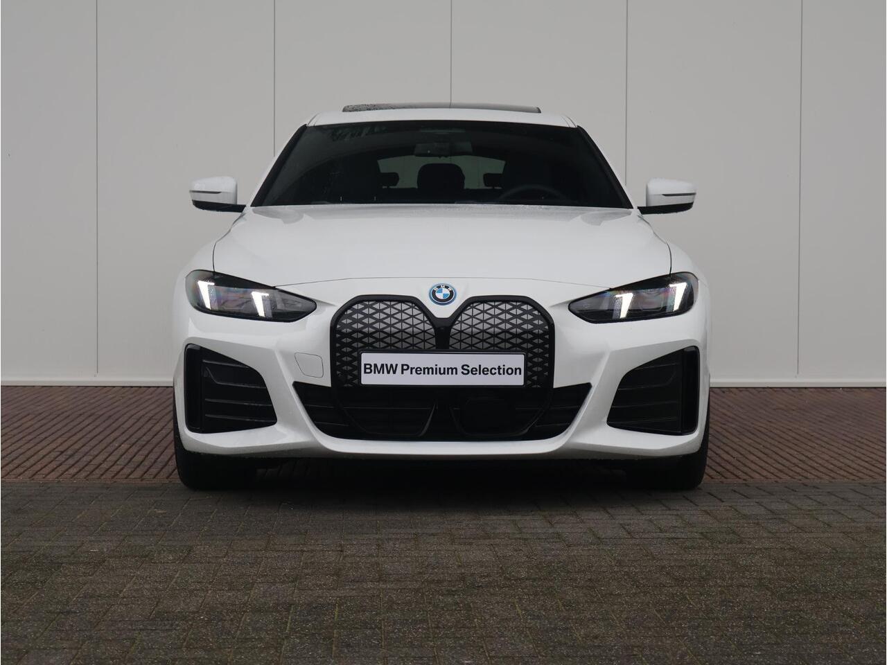 BMW i4 eDrive40 M Sport Edition 84 kWh M Sportpakket Pro | Stuurwielrand verwarmd | Comfort Access | Elektrische Trekhaak | Stoelverwarming | Harman-Kardon | Driving Assistant Professional | Ekris Selection