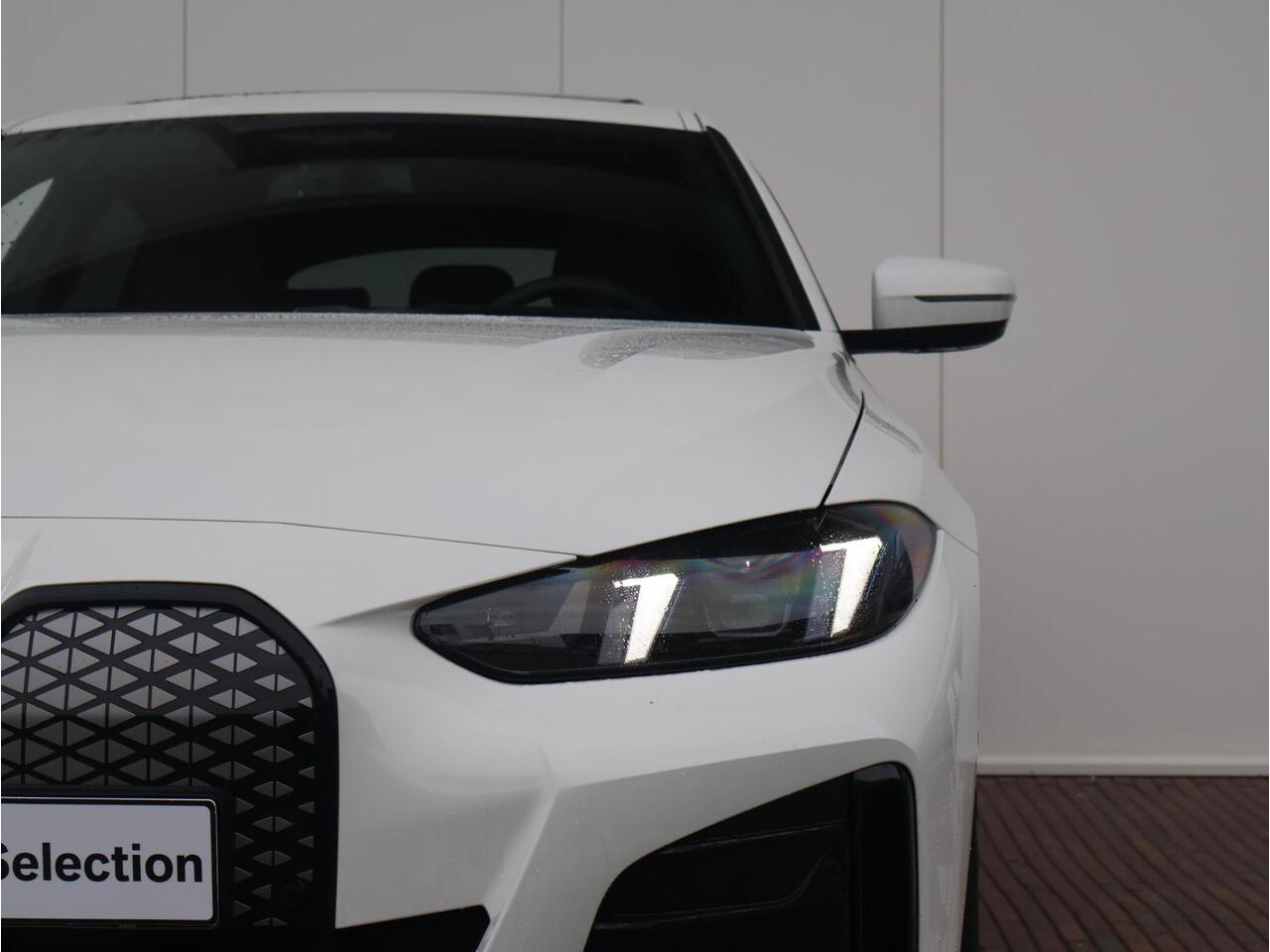 BMW i4 eDrive40 M Sport Edition 84 kWh M Sportpakket Pro | Stuurwielrand verwarmd | Comfort Access | Elektrische Trekhaak | Stoelverwarming | Harman-Kardon | Driving Assistant Professional | Ekris Selection