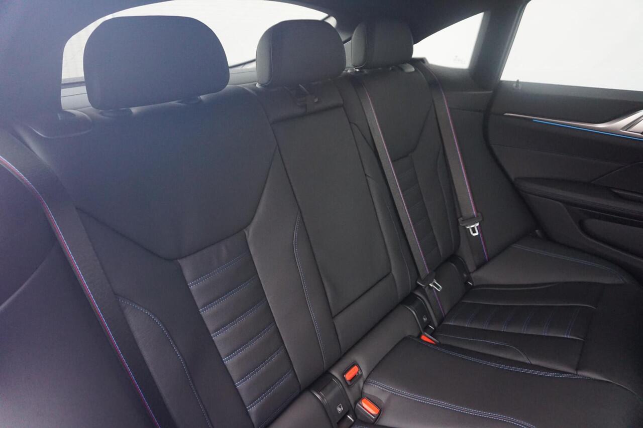 BMW i4 eDrive40 M Sportpakket Pro | Schuif-/kanteldak | Active Cruise Control | Verwarmde stoelen voor en achter | Comfort Access | Ekris Selection