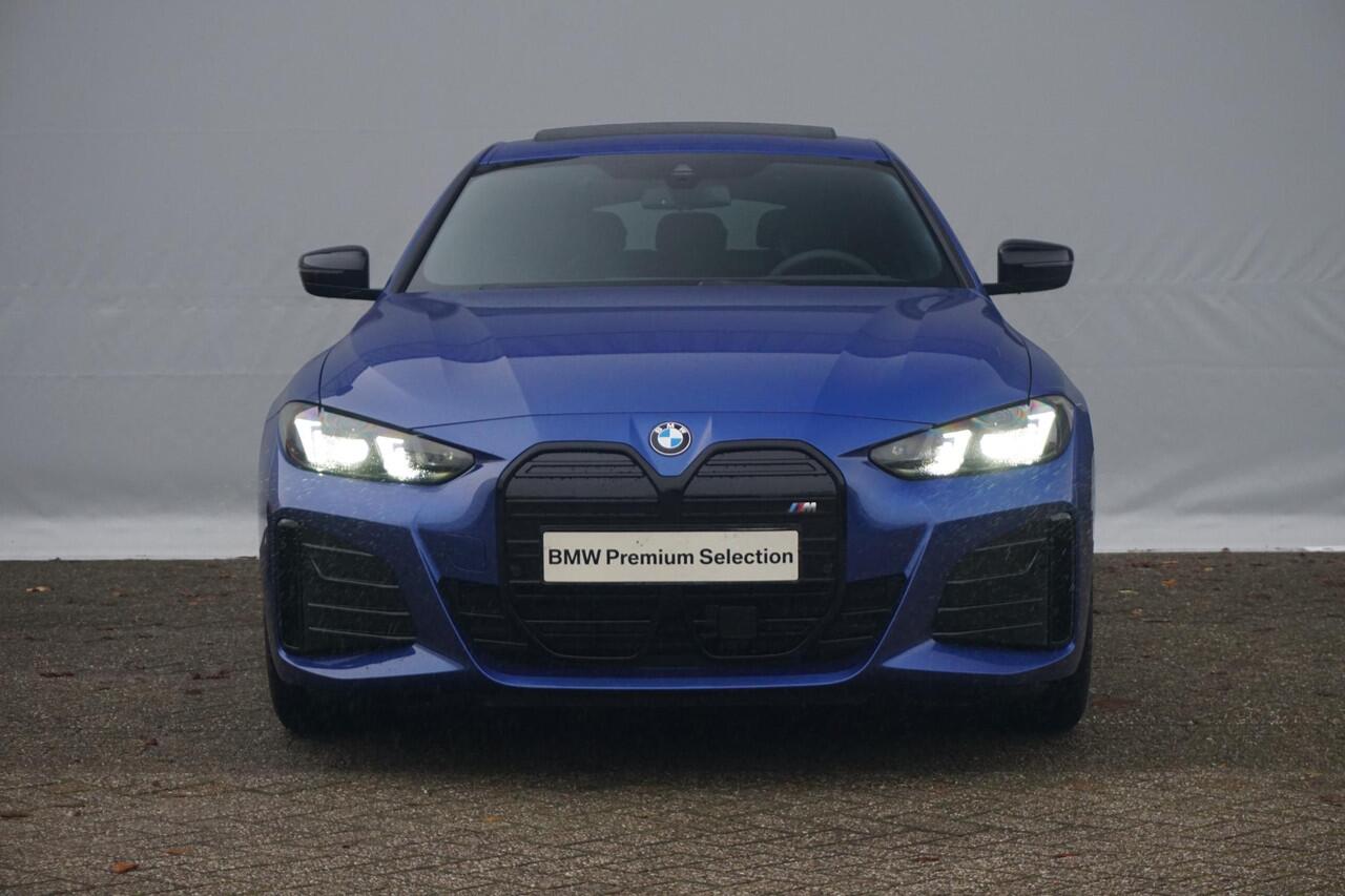 BMW i4 eDrive40 M Sportpakket Pro | Schuif-/kanteldak | Active Cruise Control | Verwarmde stoelen voor en achter | Comfort Access | Ekris Selection