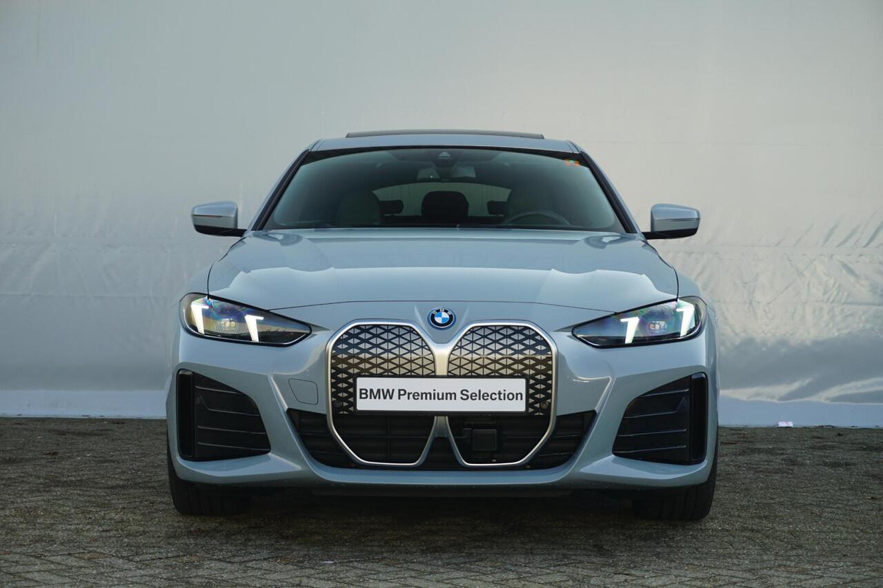 BMW i4 eDrive35 M Sportpakket 19'' / Schuif-/kanteldak / HiFi System / M Sportremsysteem