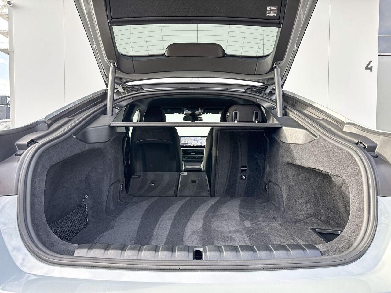 BMW i4 xDrive40 M-Sport M -Sport Pro / Driving Assistant Professional / Parking Assistant Plus / Harman Kardon Audio / Adaptieve LED verlichting / Head Up Display