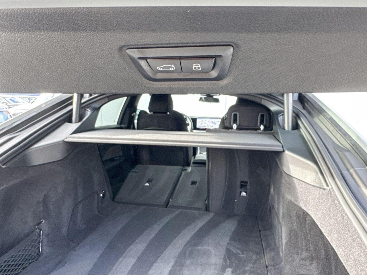 BMW i4 xDrive40 M-Sport M -Sport Pro / Driving Assistant Professional / Parking Assistant Plus / Harman Kardon Audio / Adaptieve LED verlichting / Head Up Display