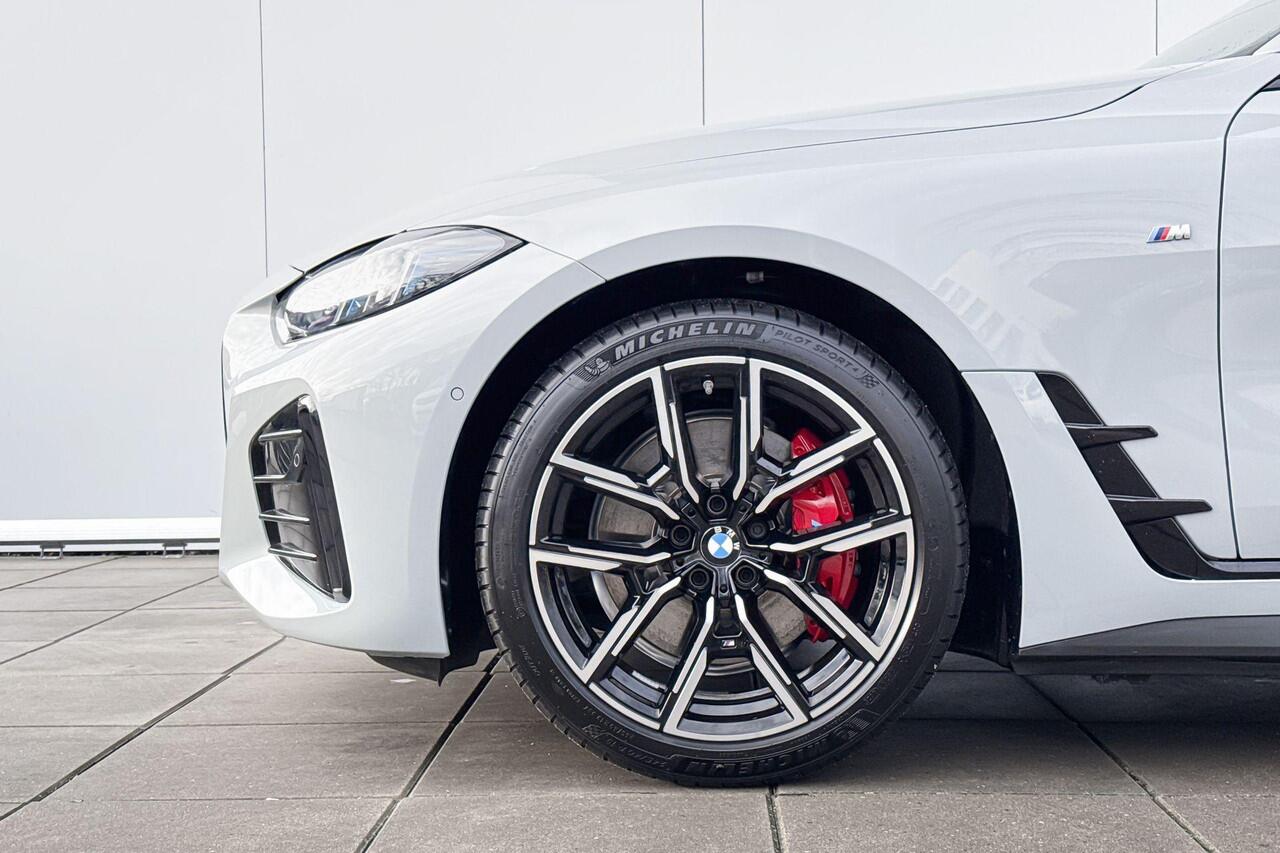 BMW i4 xDrive40 M-Sport M -Sport Pro / Driving Assistant Professional / Parking Assistant Plus / Harman Kardon Audio / Adaptieve LED verlichting / Head Up Display