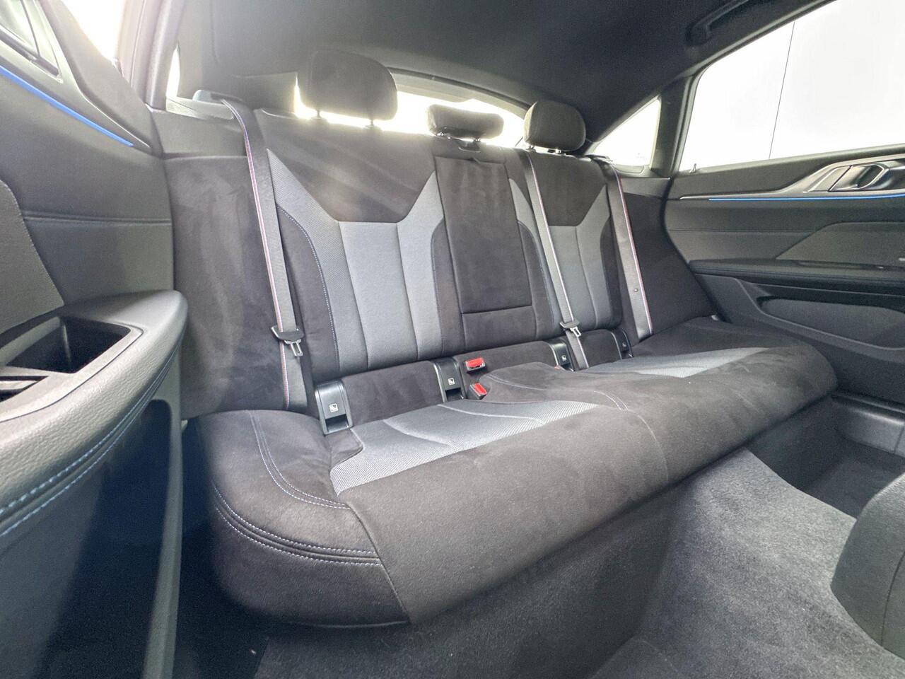 BMW i4 xDrive40 M-Sport M -Sport Pro / Driving Assistant Professional / Parking Assistant Plus / Harman Kardon Audio / Adaptieve LED verlichting / Head Up Display