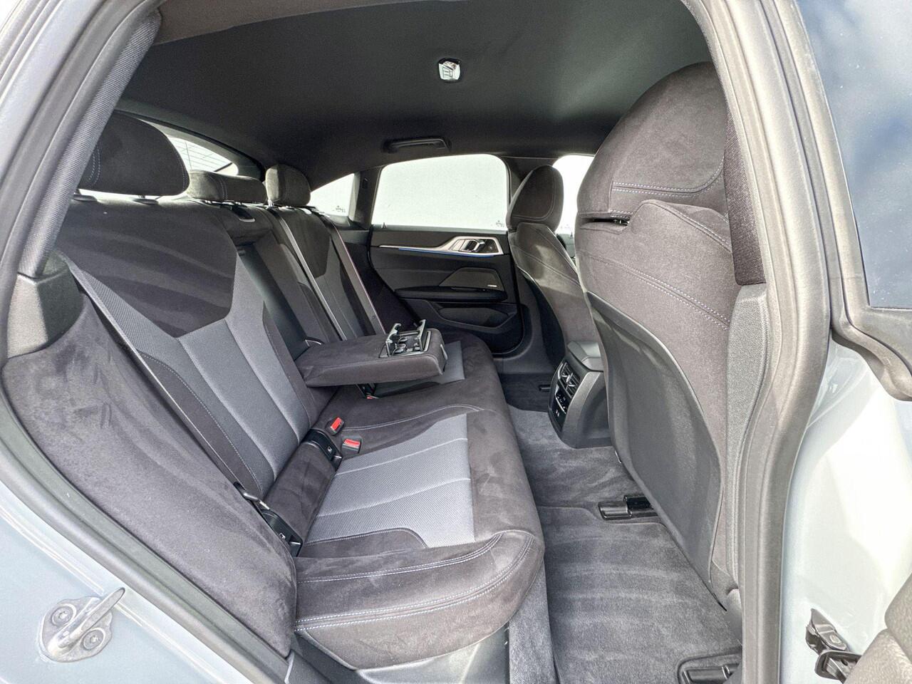 BMW i4 xDrive40 M-Sport M -Sport Pro / Driving Assistant Professional / Parking Assistant Plus / Harman Kardon Audio / Adaptieve LED verlichting / Head Up Display