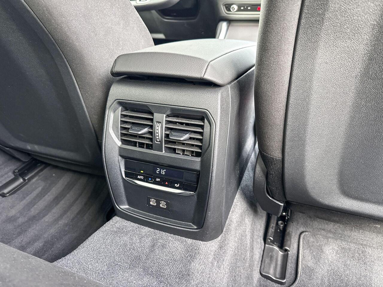 BMW i4 xDrive40 M-Sport M -Sport Pro / Driving Assistant Professional / Parking Assistant Plus / Harman Kardon Audio / Adaptieve LED verlichting / Head Up Display