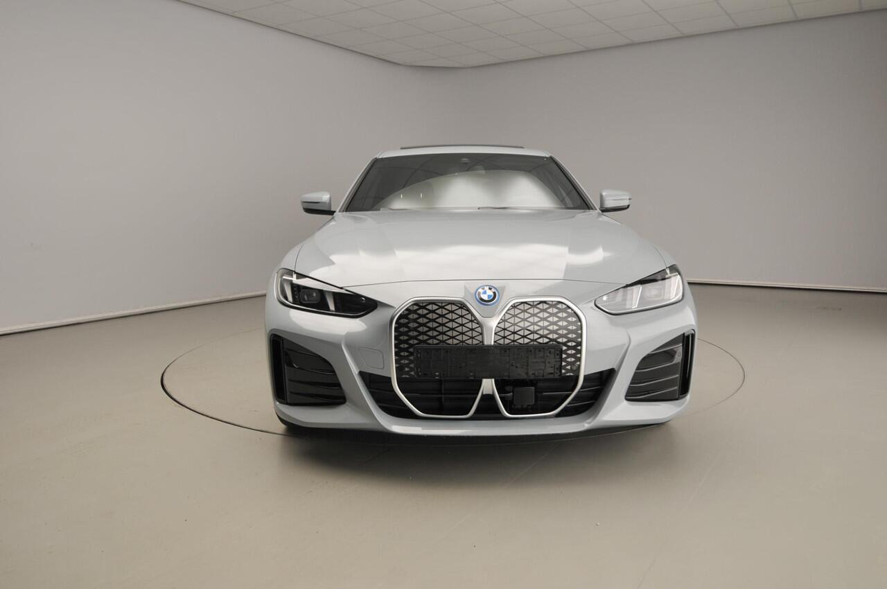 BMW i4 eDrive35 M Sportpakket | Schuif-/kanteldak | Trekhaak | Showroom Selection