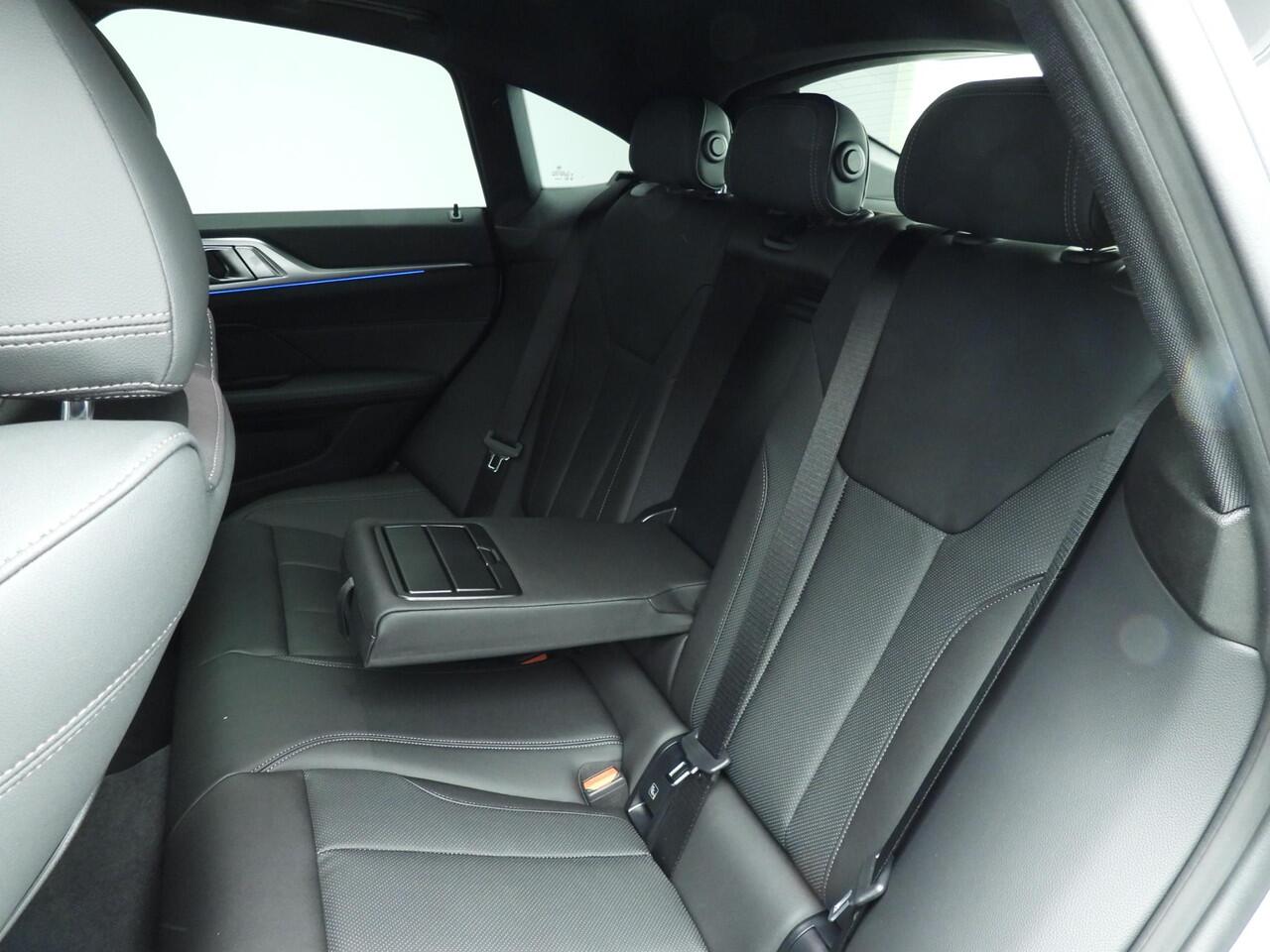 BMW i4 eDrive35 M Sportpakket | Schuif-/kanteldak | Trekhaak | Showroom Selection