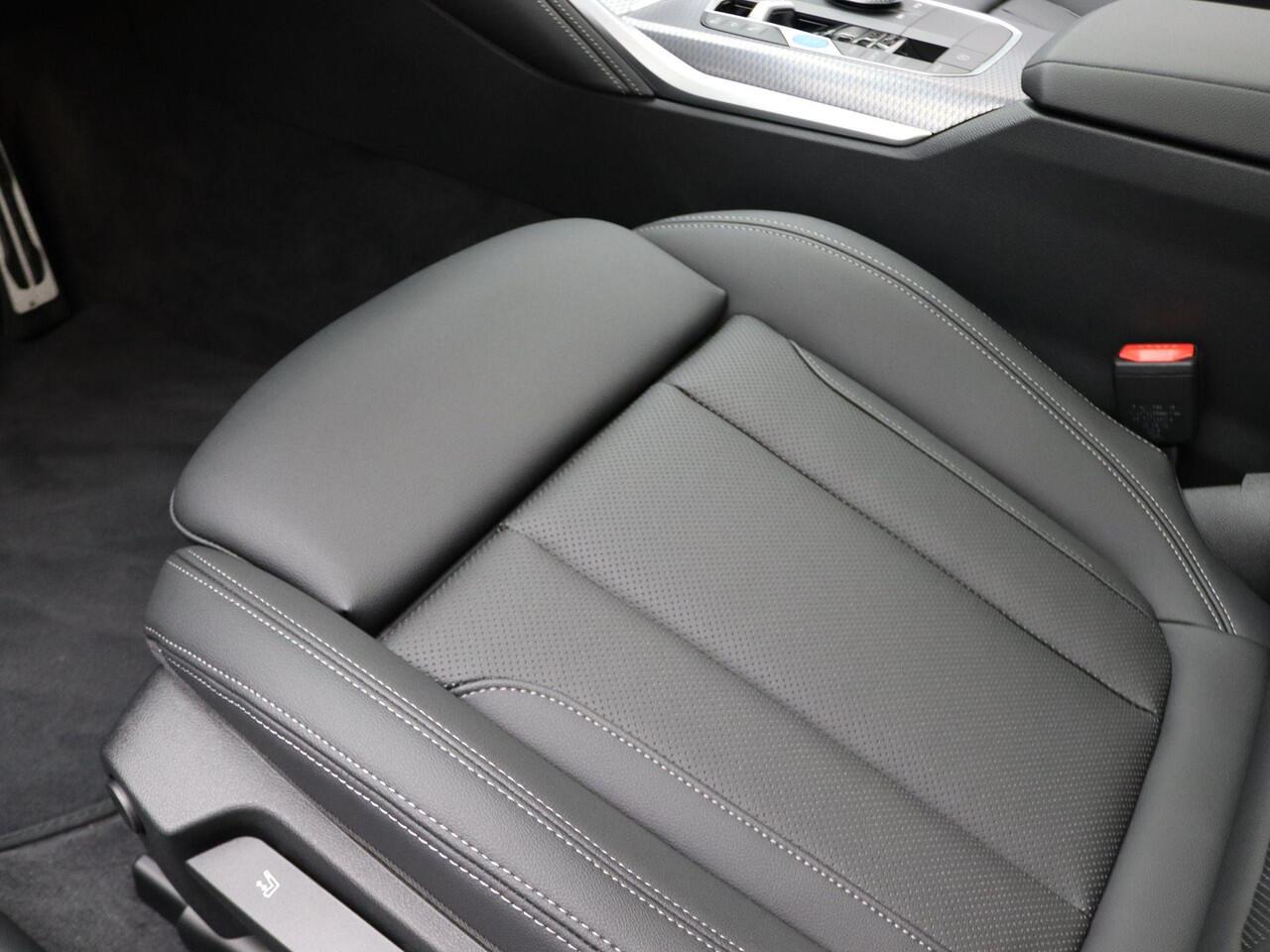 BMW i4 eDrive35 M Sportpakket Pro | Innovation Pack | Comfort Pack | Stuurwielrand Verwarmd | Comfort Access | Trekhaak | Schuifdak | Driving Assistant Professional | DAB | HiFi | 19'' | Ekris Selection