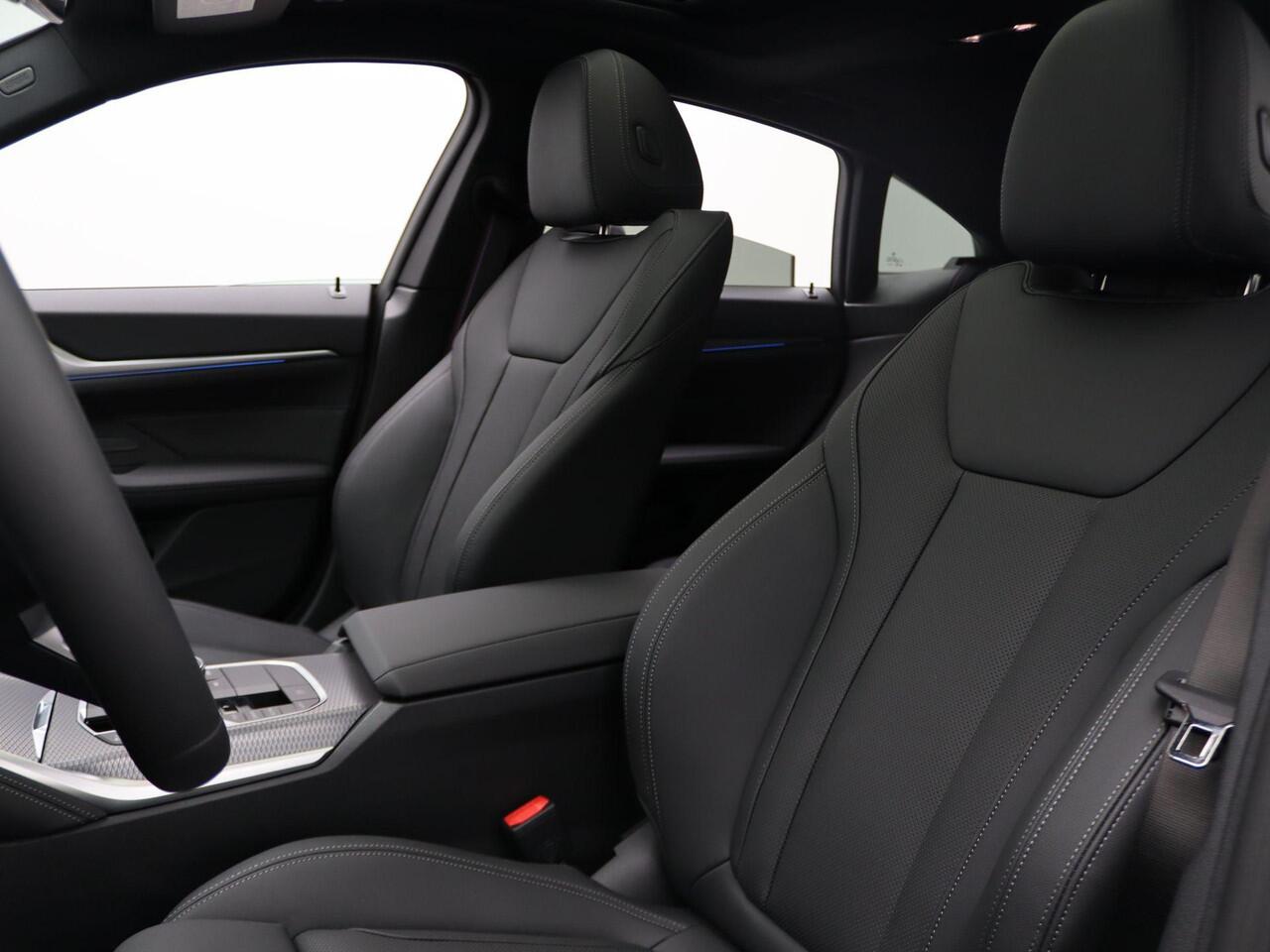 BMW i4 eDrive35 M Sportpakket Pro | Innovation Pack | Comfort Pack | Stuurwielrand Verwarmd | Comfort Access | Trekhaak | Schuifdak | Driving Assistant Professional | DAB | HiFi | 19'' | Ekris Selection