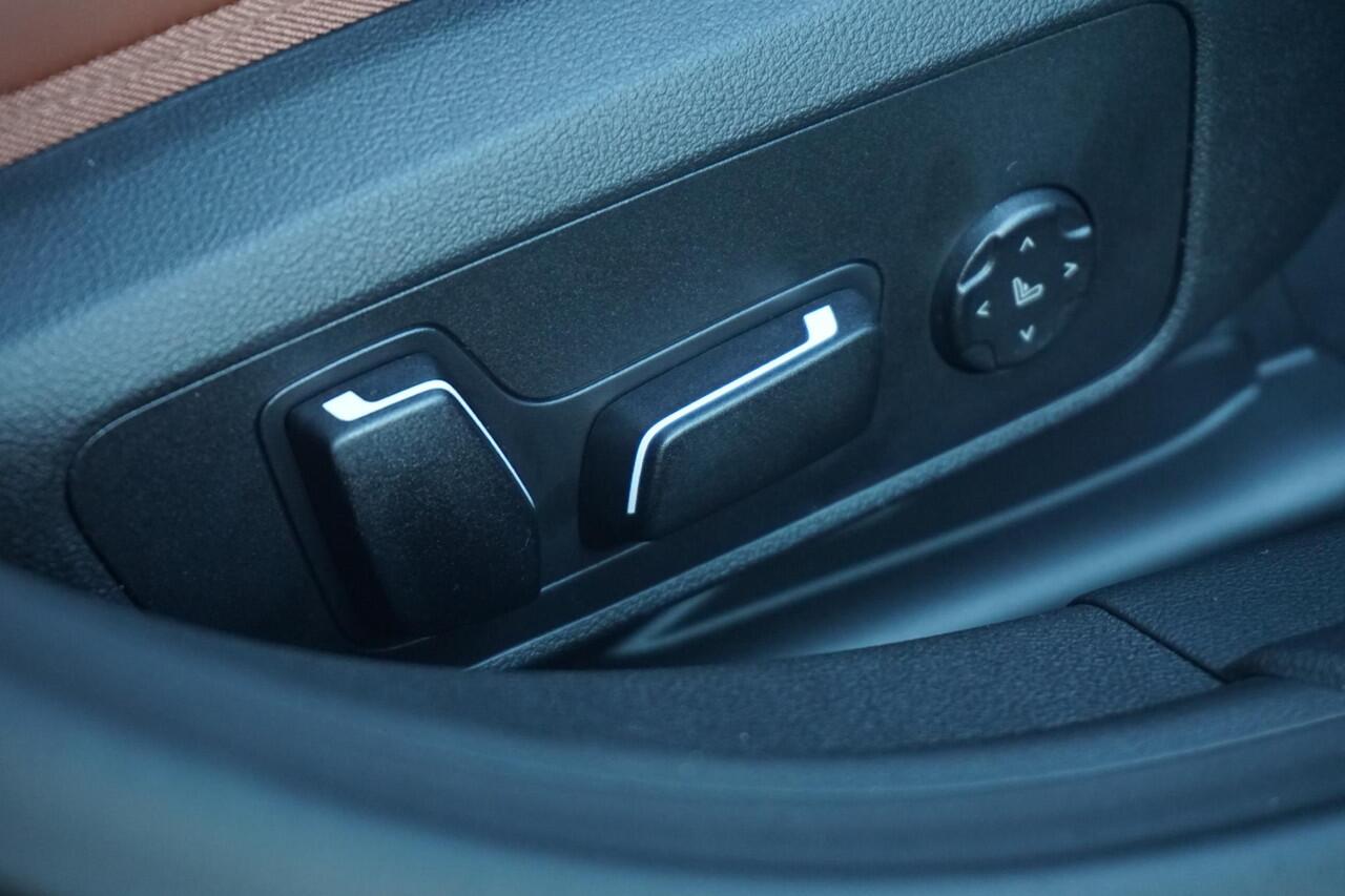 BMW i4 eDrive40 M Sportpakket Pro 19'' / Individual Interieur / Schuif-/kanteldak / Elektrisch verstelbare stoelen / Harman Kardon / Trekhaak / Ekris Selection