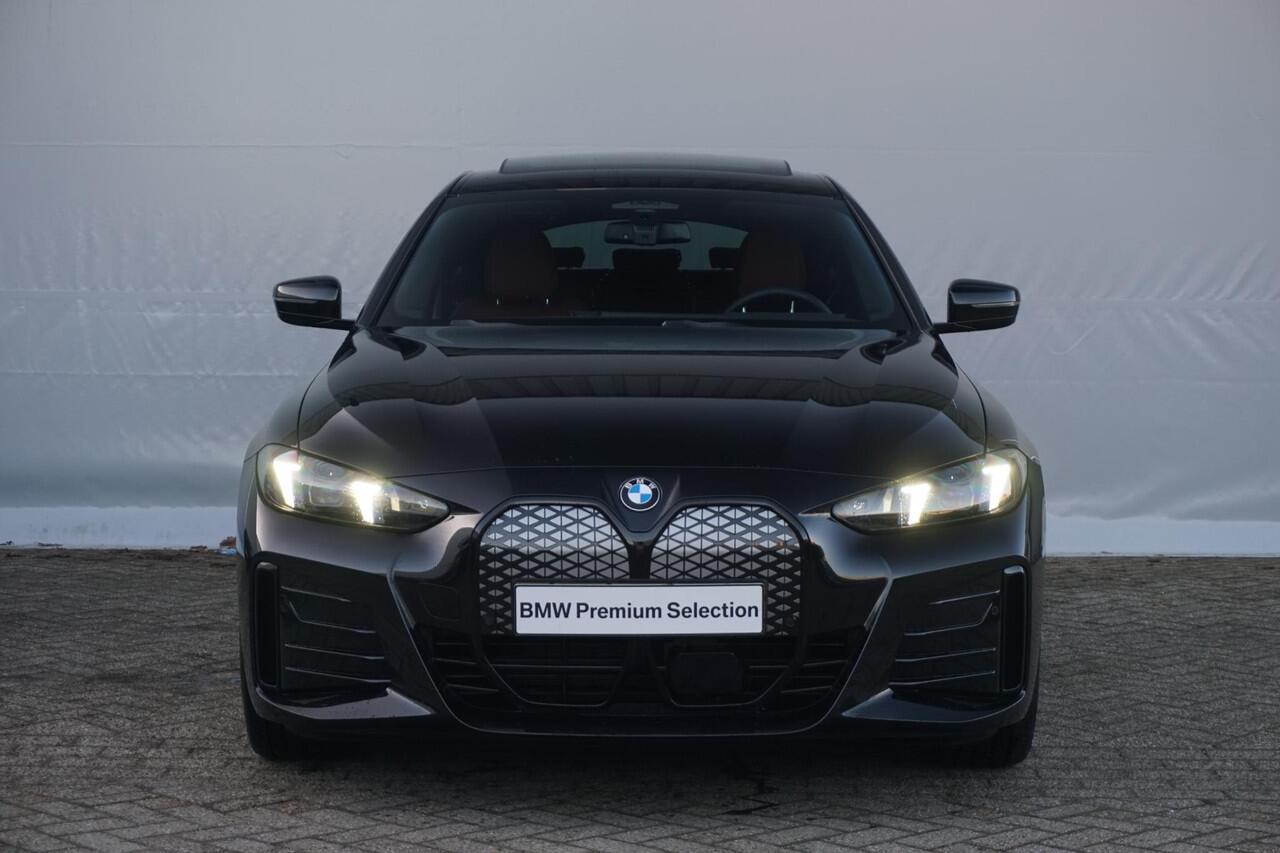 BMW i4 eDrive40 M Sportpakket Pro 19'' / Individual Interieur / Schuif-/kanteldak / Elektrisch verstelbare stoelen / Harman Kardon / Trekhaak / Ekris Selection