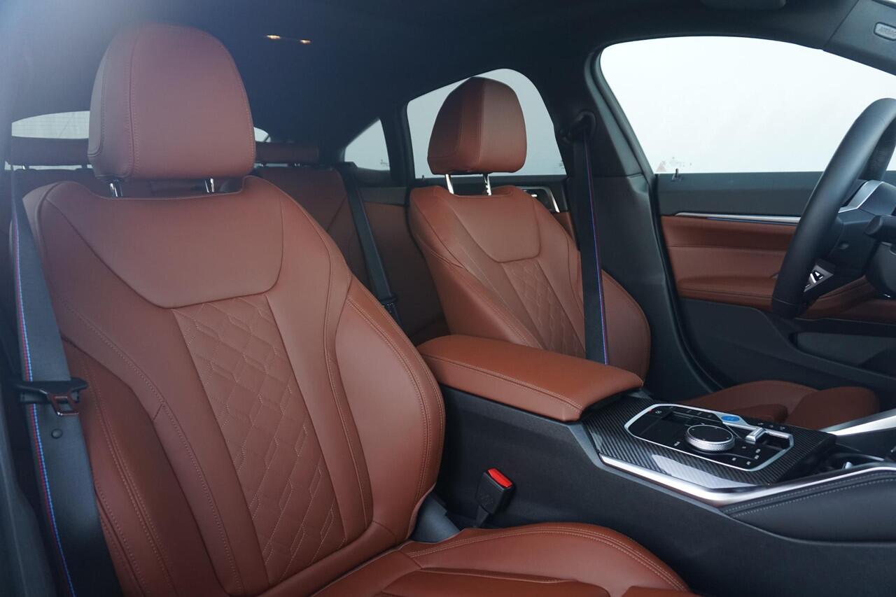 BMW i4 eDrive40 M Sportpakket Pro 19'' / Individual Interieur / Schuif-/kanteldak / Elektrisch verstelbare stoelen / Harman Kardon / Trekhaak / Ekris Selection