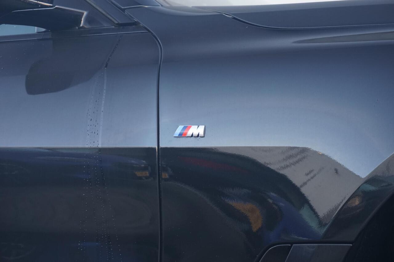 BMW i4 eDrive40 M Sportpakket 18'' / Head-Up Display / Parking Assistant Plus / Schuif-/kanteldak / Trekhaak