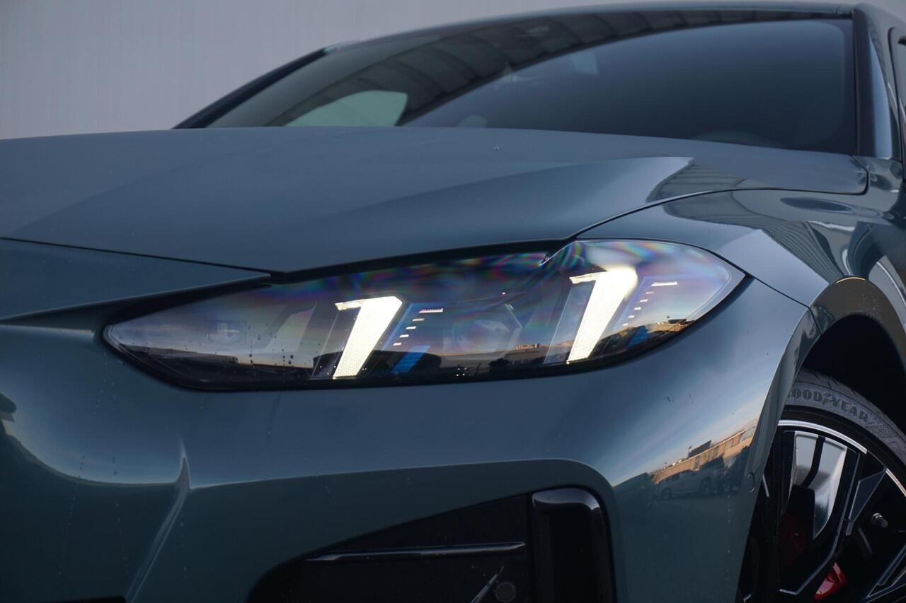 BMW i4 eDrive35 M Sportpakket Pro 20'' / Schuif-/kanteldak / Active Cruise Control / Stuurwielrand verwarmd / Trekhaak