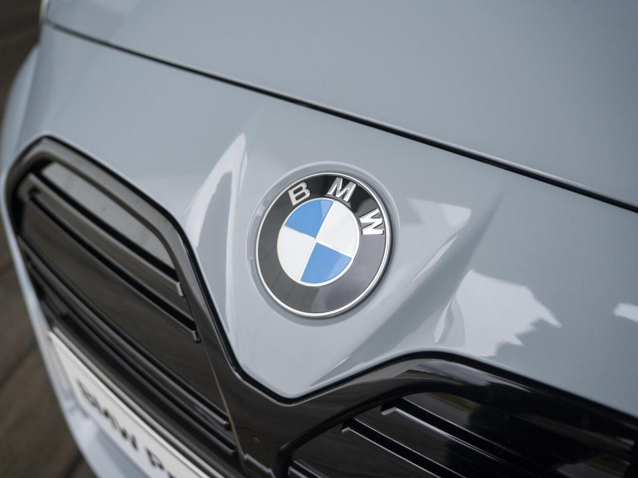 BMW i4 eDrive35 Gran Coupé | M Sportpakket | Comfort Pack | Stuurwielrand verwarmd | Comfort Access | Achteruitrijcamera | Schuif-/kanteldak | Stoelverwarming