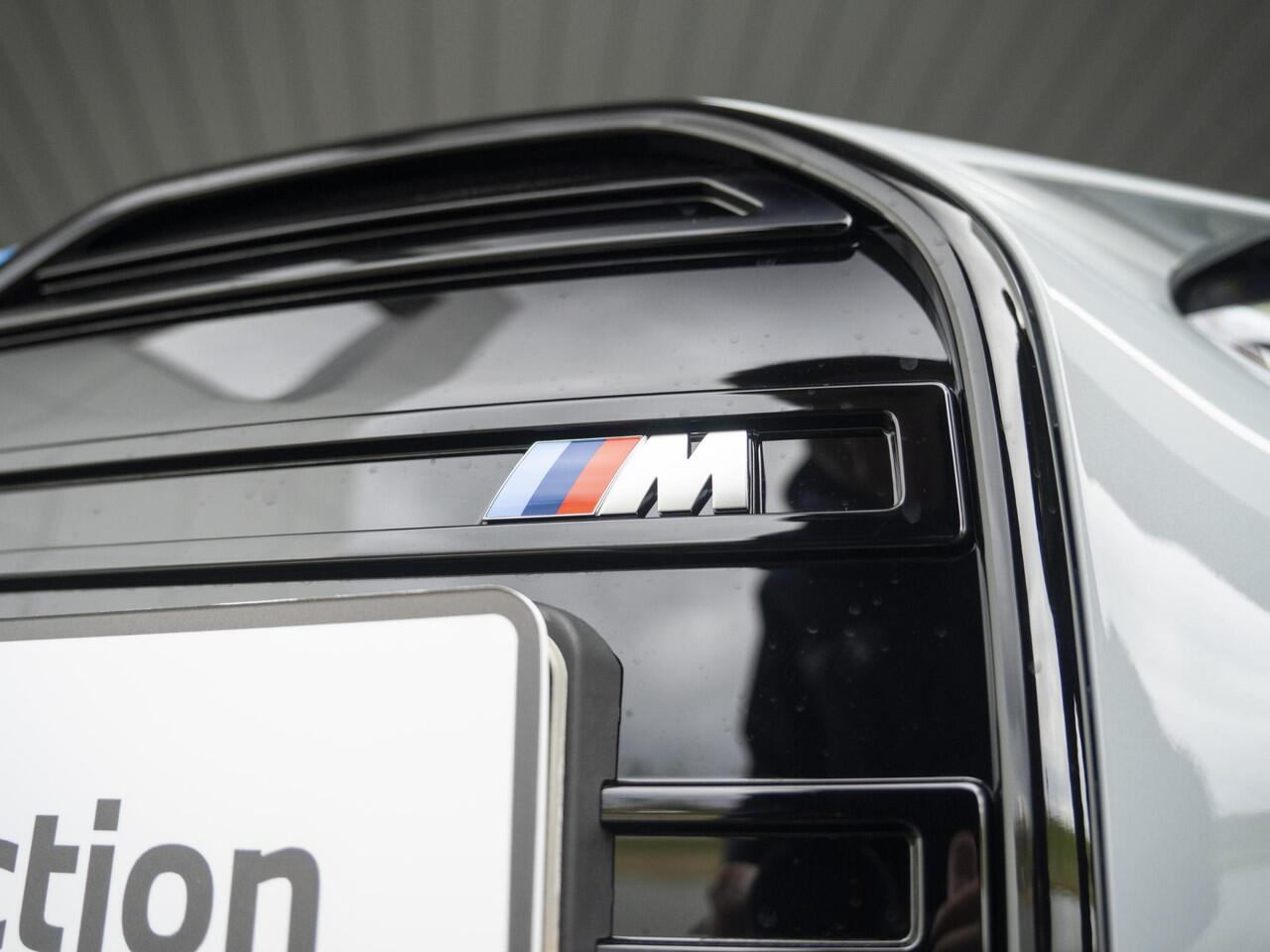 BMW i4 eDrive35 Gran Coupé | M Sportpakket | Comfort Pack | Stuurwielrand verwarmd | Comfort Access | Achteruitrijcamera | Schuif-/kanteldak | Stoelverwarming