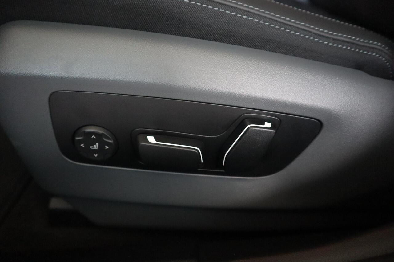 BMW i5 Sedan M60 xDrive M Sportpakket Pro | Innovation Pack | Travel Pack | Comfort Pack | Driving Assistant Professional