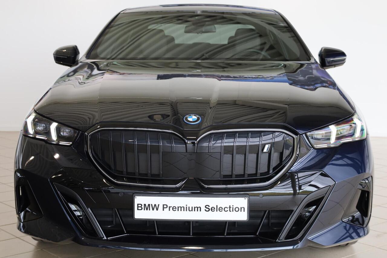 BMW i5 Sedan eDrive40 | M Sportpakket Pro | Travel Pack | Trekhaak elektr. | Driving Assistant Plus