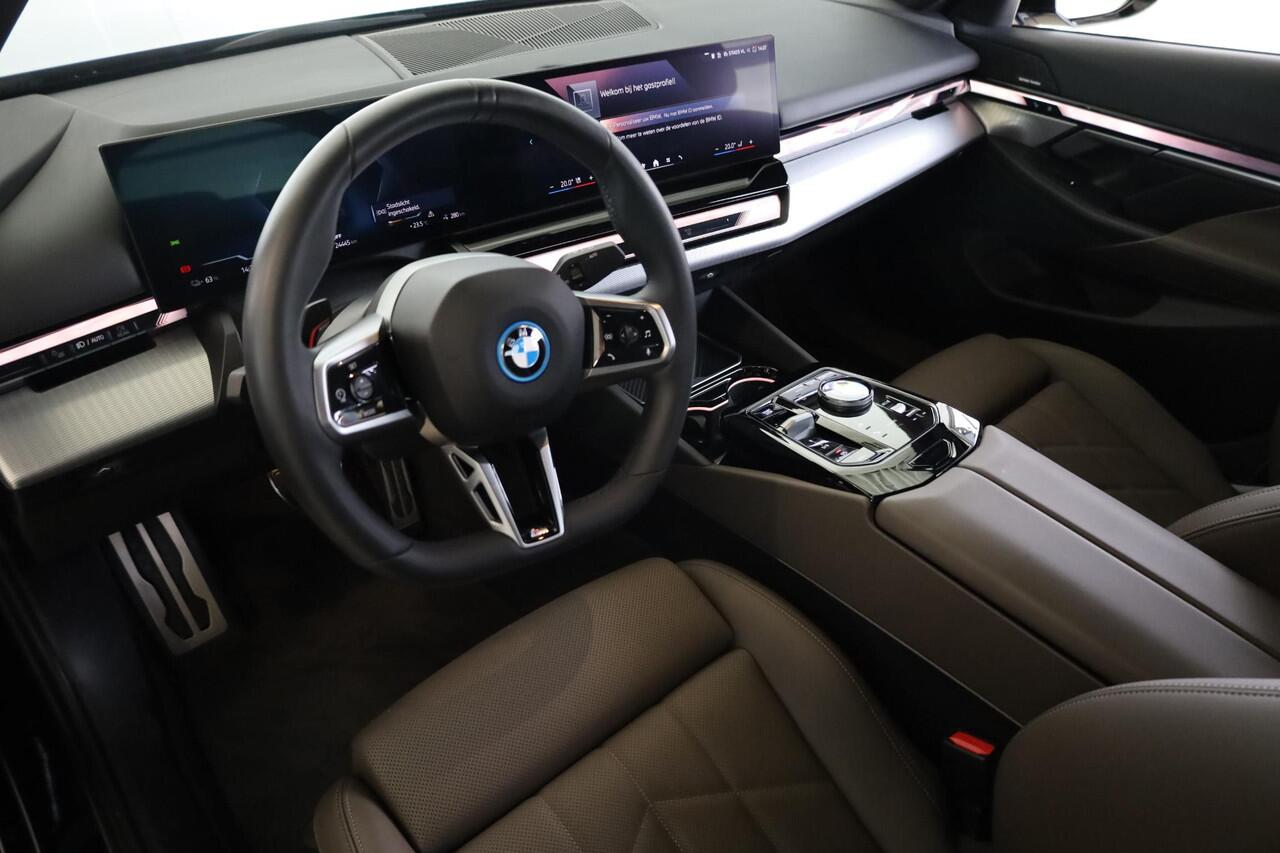 BMW i5 Sedan eDrive40 | M Sportpakket Pro | Travel Pack | Trekhaak elektr. | Driving Assistant Plus