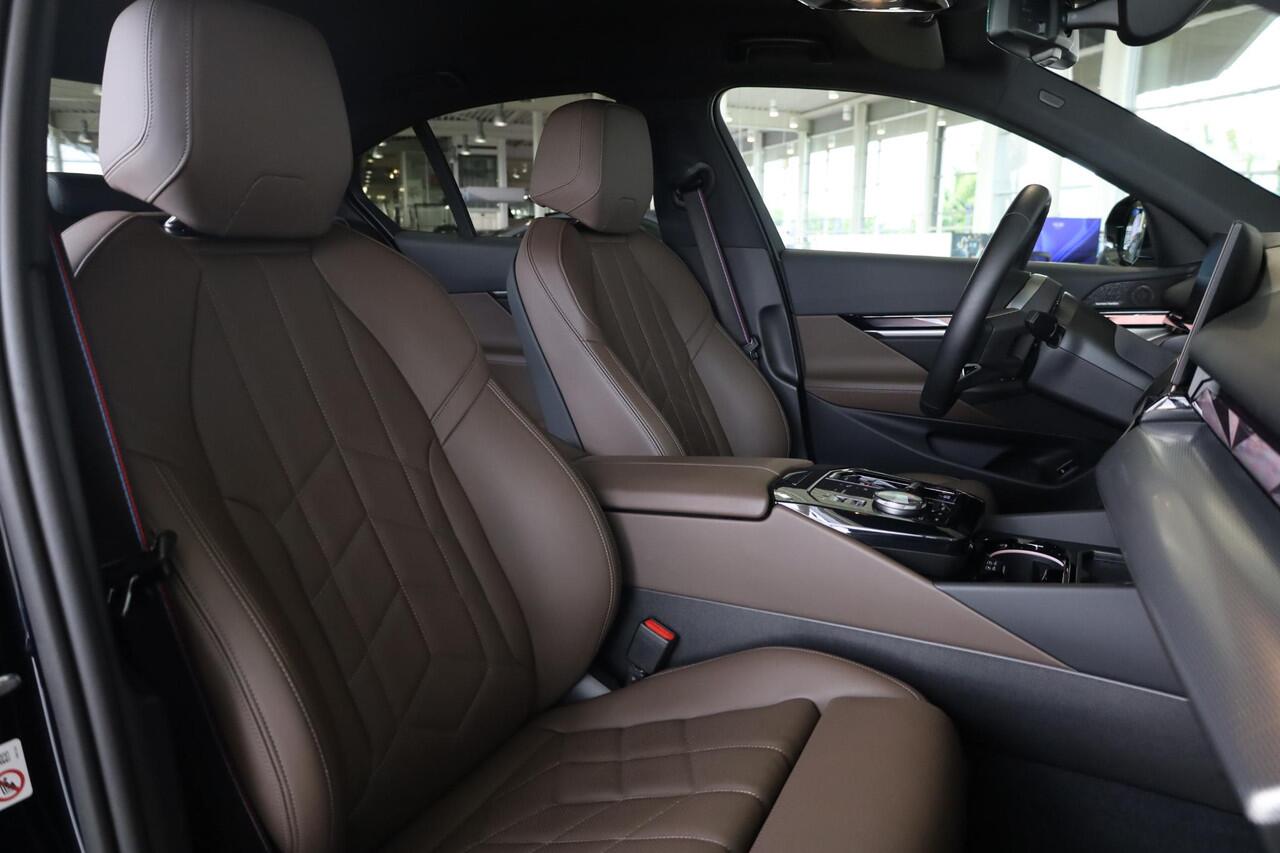 BMW i5 Sedan eDrive40 | M Sportpakket Pro | Travel Pack | Trekhaak elektr. | Driving Assistant Plus