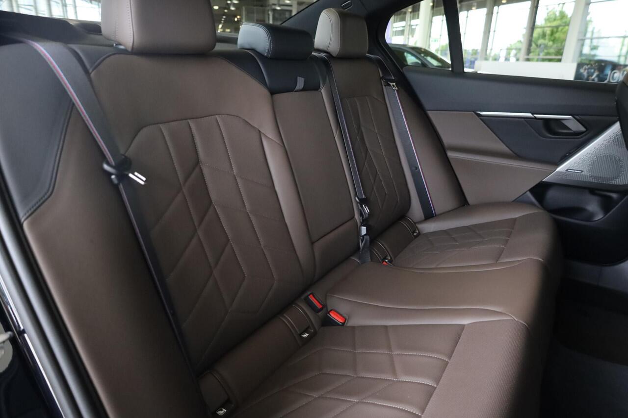 BMW i5 Sedan eDrive40 | M Sportpakket Pro | Travel Pack | Trekhaak elektr. | Driving Assistant Plus