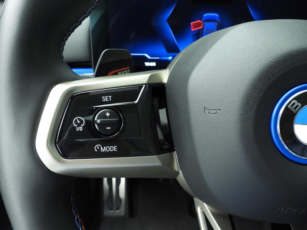 BMW i5 Sedan M60 xDrive 84 kWh | M-Sportpakket | LED | Leder | HUD | Schuifdak | Active cruise | DAB | Bowers @ Wilkins sound | Alu 20 inch