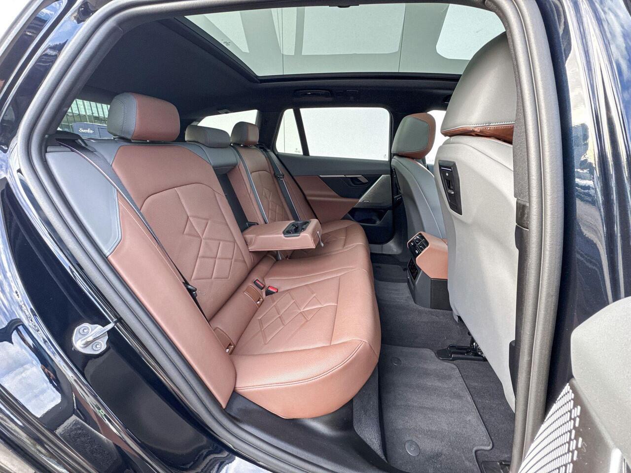 BMW i5 Touring M60 xDrive M-Sport Pro / Harman Kardon Audio / Trekhaak / Driving Prof / 21inch LM Velgen / Head Up Display / Glazendak / Stuurwielrandverwarming / Parking Prof