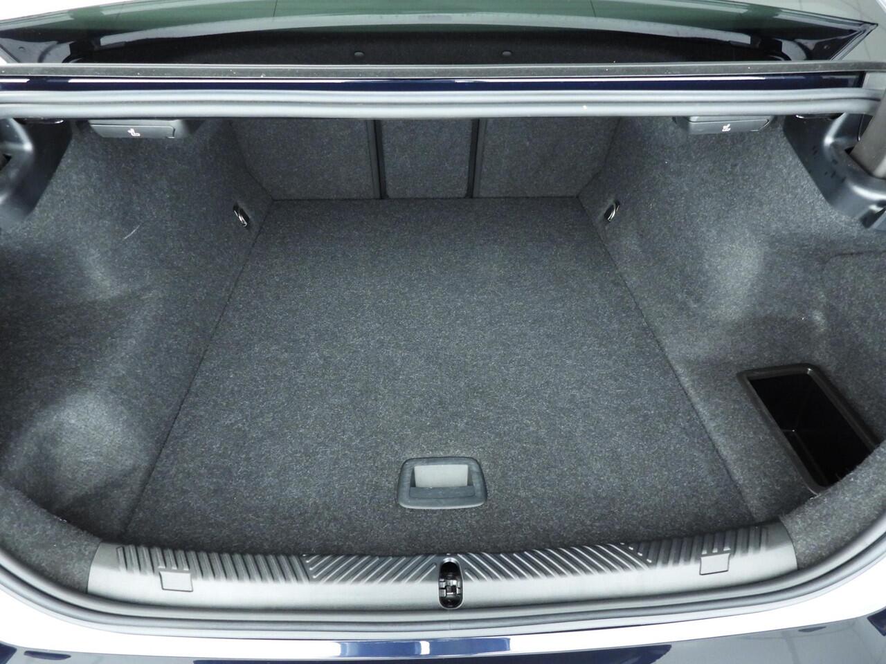 BMW i5 Sedan M60 xDrive 84 kWh | M-Sportpakket | LED | Leder | HUD | Panoramadak | Active cruise | DAB | Bowers @ Wilkins sound | Alu 20 inch