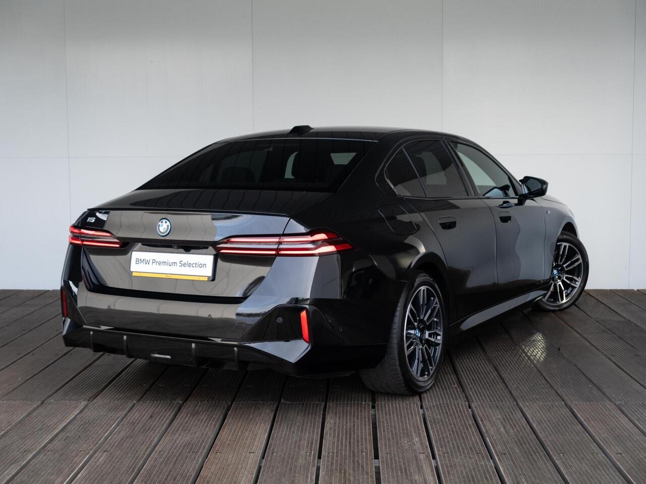 BMW i5 M60 xDrive | M Sportpakket Pro | Innovation Pack | Harman-Kardon | Stoelventilatie | Stuurwielrand verwarmd | Comfort Access | Trekhaak