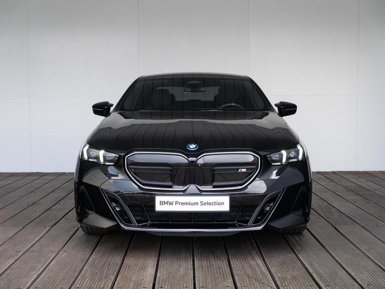 BMW i5 M60 xDrive | M Sportpakket Pro | Innovation Pack | Harman-Kardon | Stoelventilatie | Stuurwielrand verwarmd | Comfort Access | Trekhaak