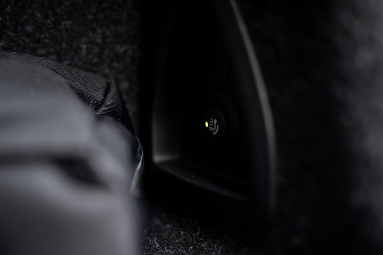 BMW i5 M60 xDrive M-Sport Pro | Panorama | Bowers & Wilkins | 4 wielbest. | Iconic glow | Stoelventilatie/verwarming | Driving Ass. Prof | 360° | 21' inch |