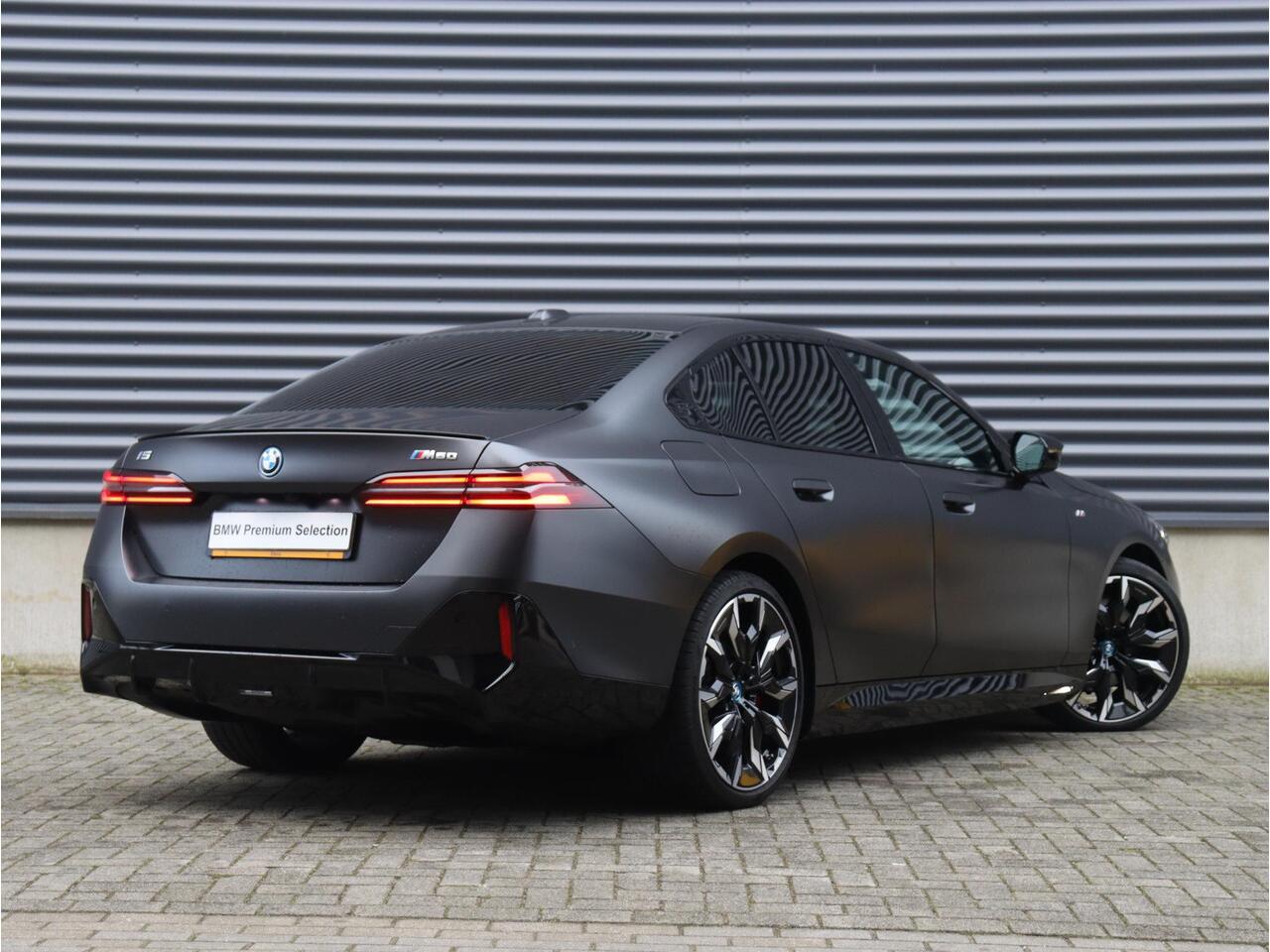 BMW i5 Sedan M60 xDrive | M Sportpakket Pro | Head-Up | Driving Assistant Prof. | Adaptief M Onderstel Prof. | Harman Kardon | Stoelventilatie | Parking Assistant Prof. | 21'' LMV