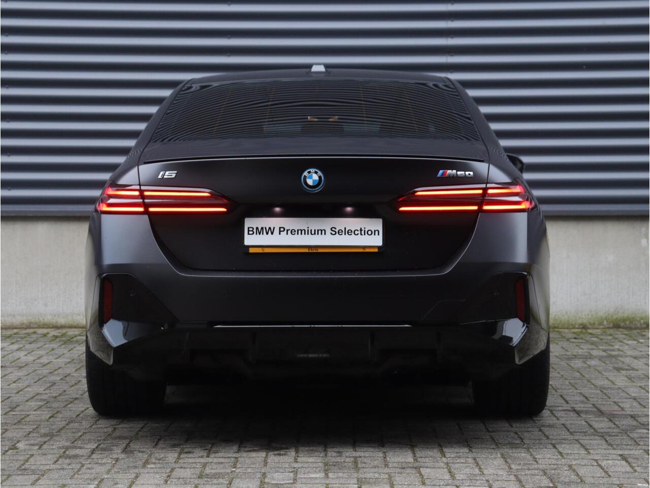 BMW i5 Sedan M60 xDrive | M Sportpakket Pro | Head-Up | Driving Assistant Prof. | Adaptief M Onderstel Prof. | Harman Kardon | Stoelventilatie | Parking Assistant Prof. | 21'' LMV