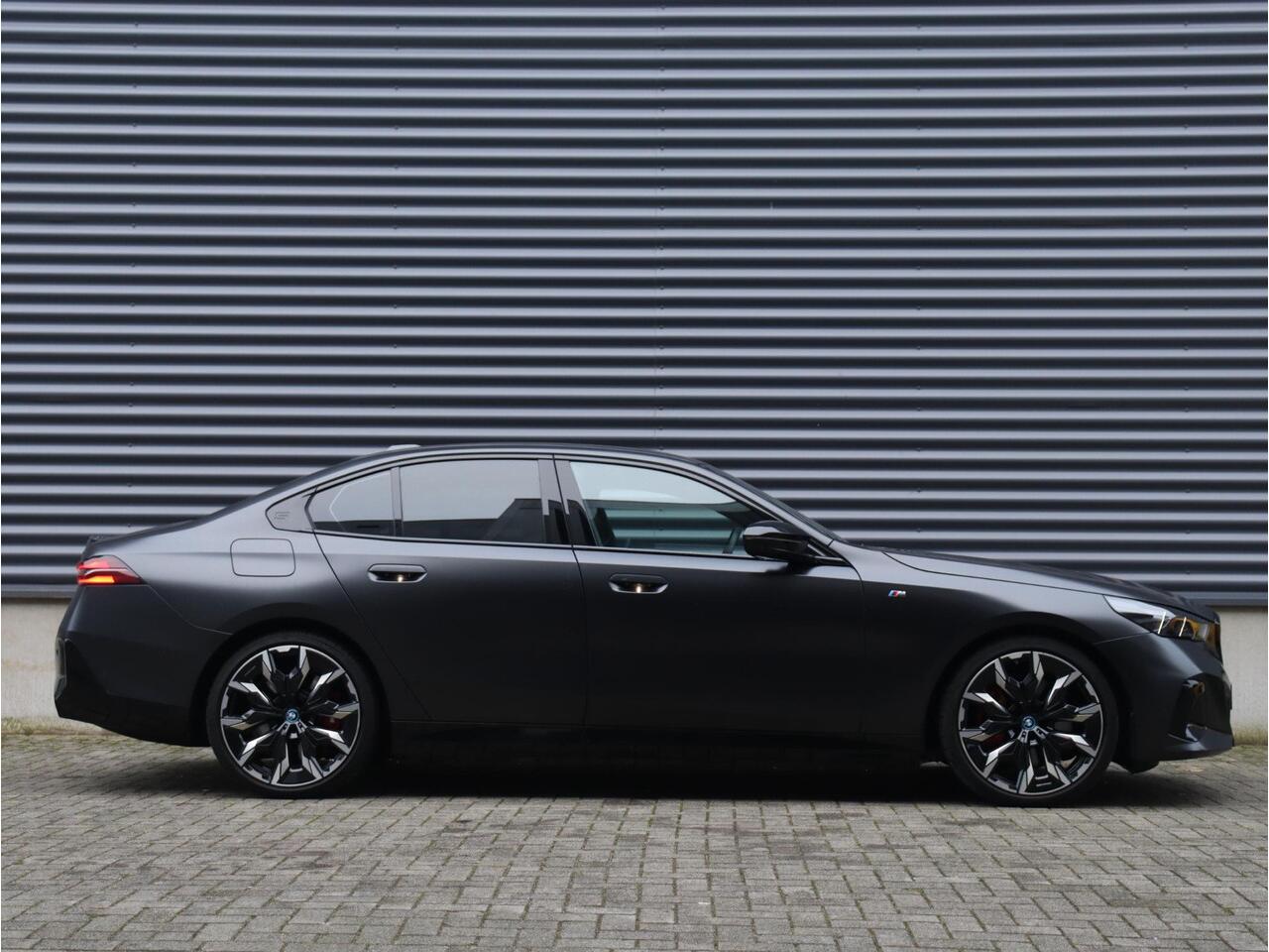 BMW i5 Sedan M60 xDrive | M Sportpakket Pro | Head-Up | Driving Assistant Prof. | Adaptief M Onderstel Prof. | Harman Kardon | Stoelventilatie | Parking Assistant Prof. | 21'' LMV