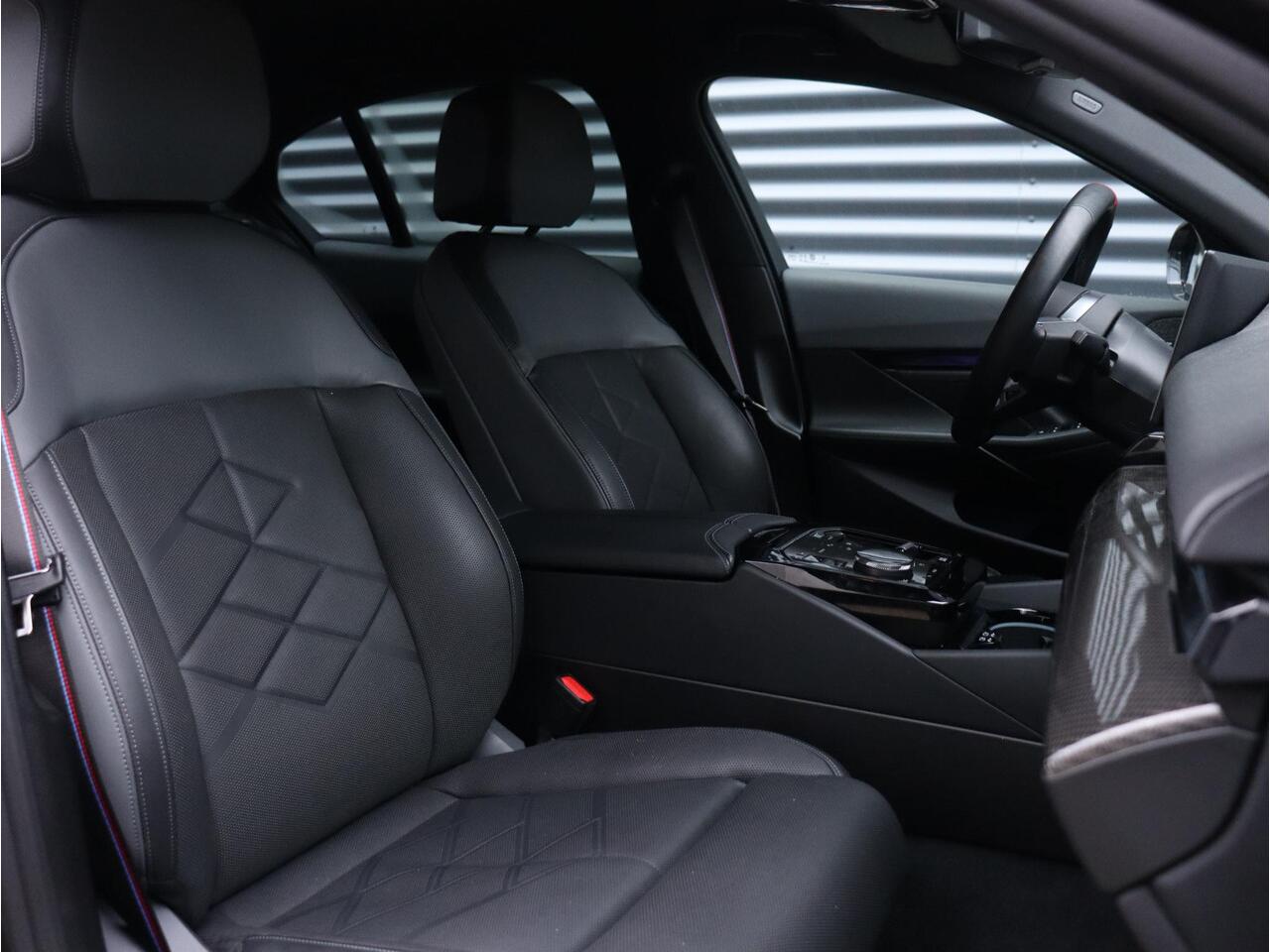 BMW i5 Sedan M60 xDrive | M Sportpakket Pro | Head-Up | Driving Assistant Prof. | Adaptief M Onderstel Prof. | Harman Kardon | Stoelventilatie | Parking Assistant Prof. | 21'' LMV