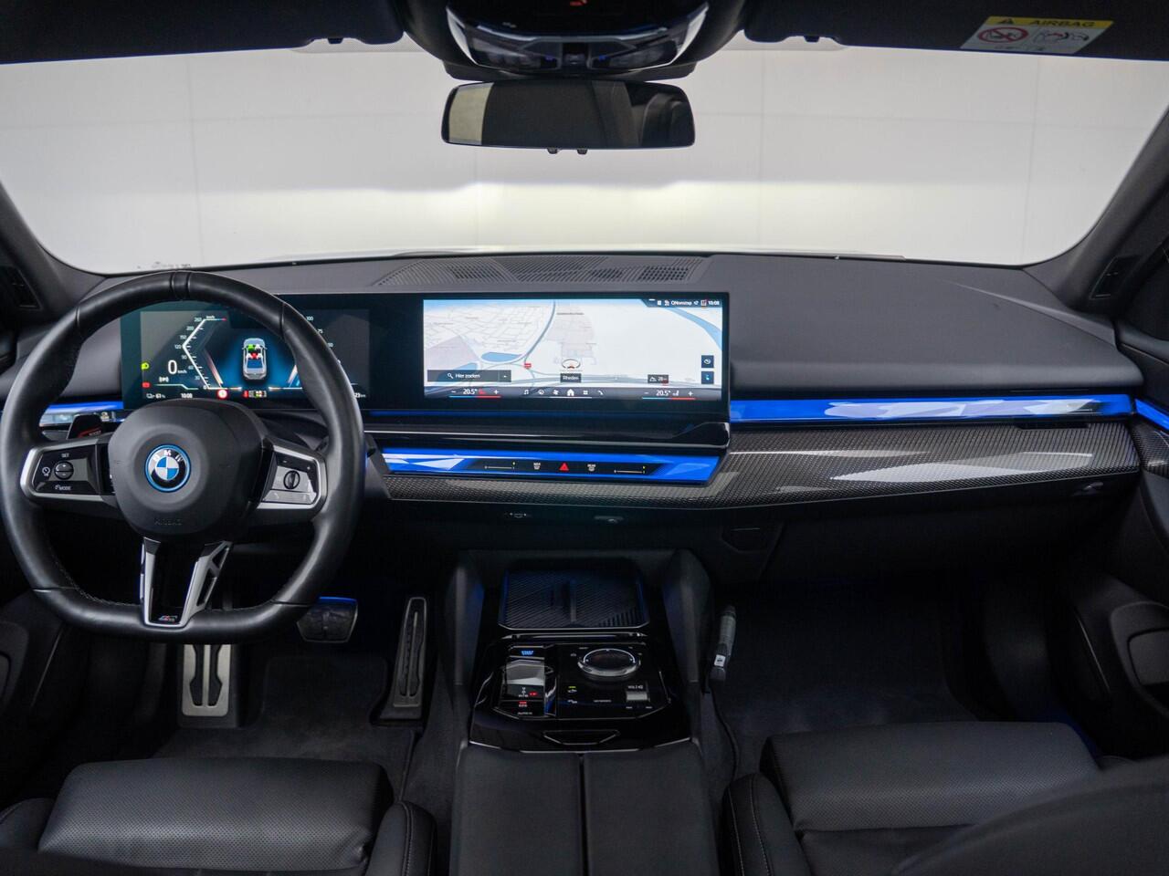 BMW i5 eDrive40 | M Sportpakket Pro | Harman-Kardon | Achteruitrijcamera | Panoramadak | Stoelventilatie | 21"